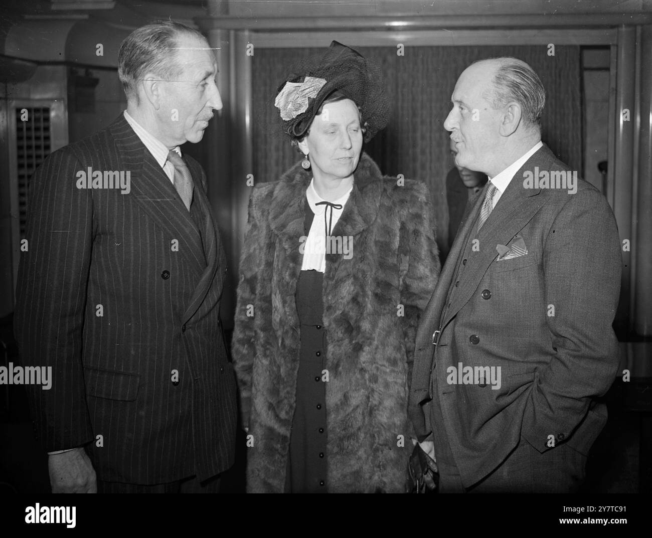 LE PREMIER MINISTRE D'ULSTER À LONDRES POUR UNE TOURNÉE aux États-Unis ET AU CANADA 29 mars 1950 le très honorable Sir Basil Brooke, premier ministre d'Irlande du Nord, a prononcé une conférence de presse au bureau de l'agent du gouvernement d'Irlande du Nord, 13 Regent Street, Londres aujourd'hui (mercredi), lors de sa prochaine tournée aux États-Unis et au Canada, au cours de laquelle il sera accompagné de Lady Brooke. Sir Basil et Lady Brooke visiteront un certain nombre de villes nord-américaines en avril et mai et, en plus de remplir d'autres engagements, le premier ministre discutera avec des industriels américains de la possibilité de le faire Banque D'Images