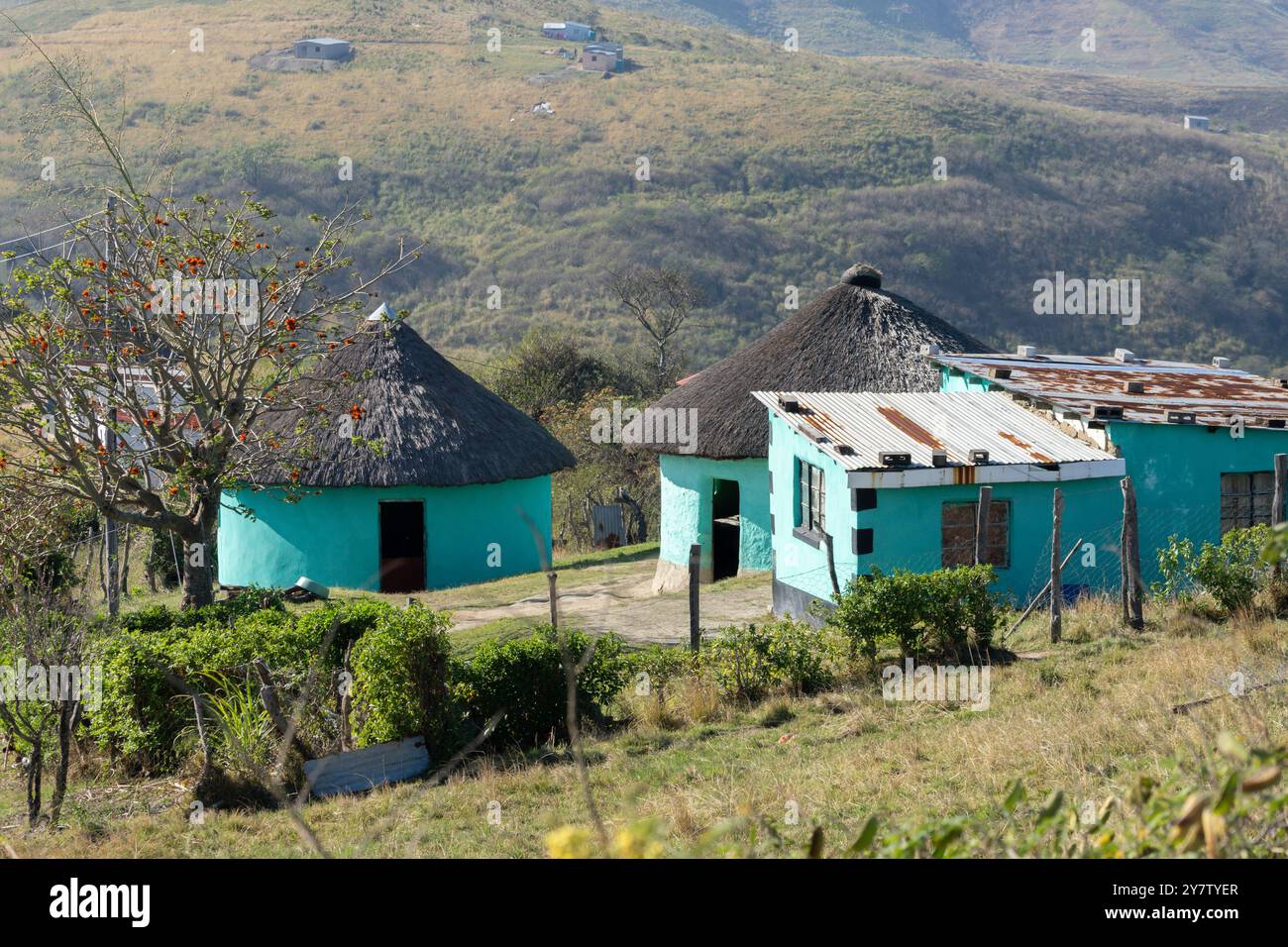 Voyage à la Wild Coast, Afrique du Sud, de Port St Johns à East London, en passant par des villages caractéristiques avec des collines verdoyantes surmontées de co Banque D'Images
