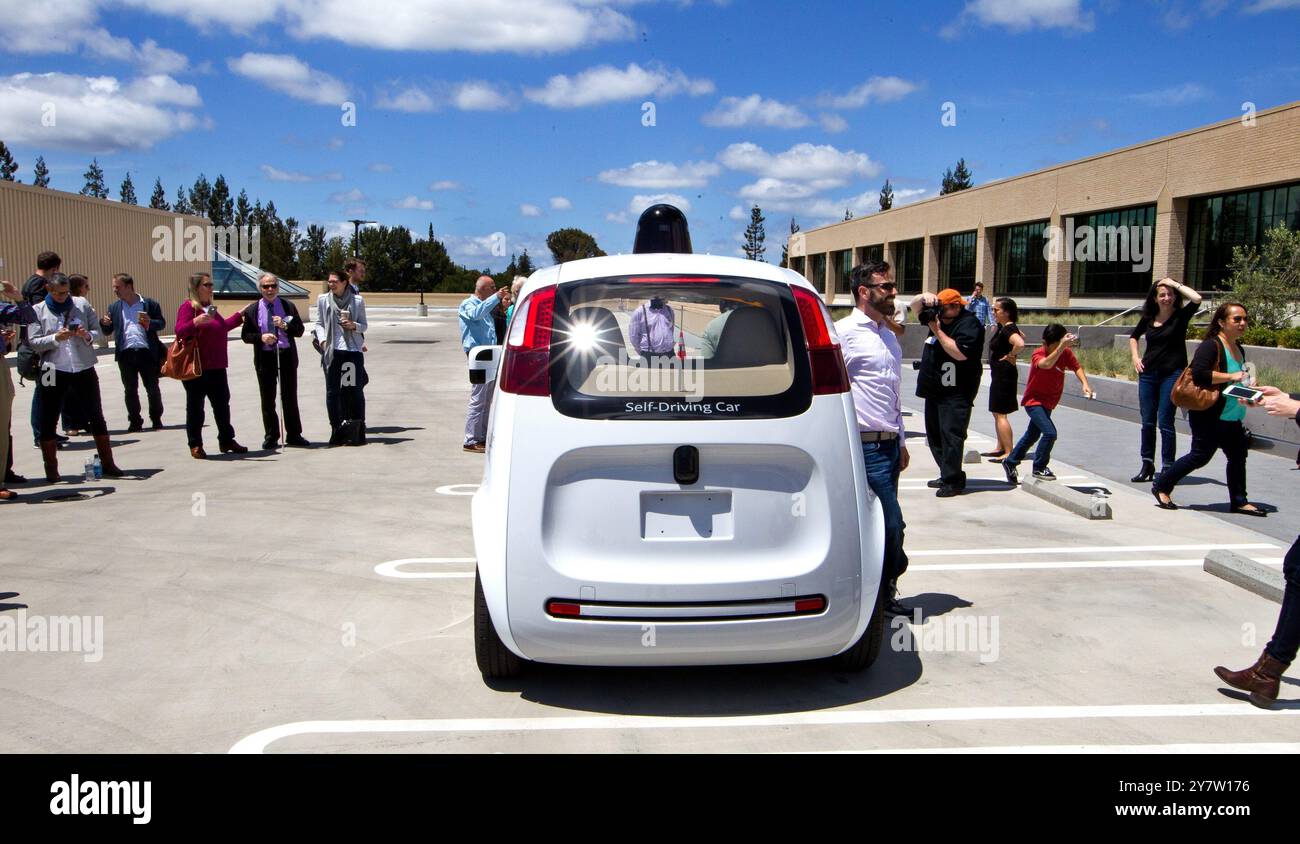 Mountain View, Californie, États-Unis. --Un prototype de véhicule autonome de Google chez Google à Mountain View, Californie, le mercredi 13 mai 2015. Banque D'Images
