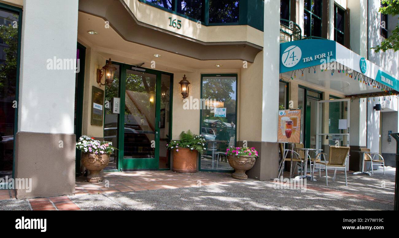 Palo Alto, CA., USA--Mare Lucas co-fondateur de Sparkiverse Labs va travailler le mercredi 13 mai 2015 à Palo Alto dans un bâtiment que Google a déménagé d'un garage au 165 University Avenue à Palo Alto en février 1999 Banque D'Images