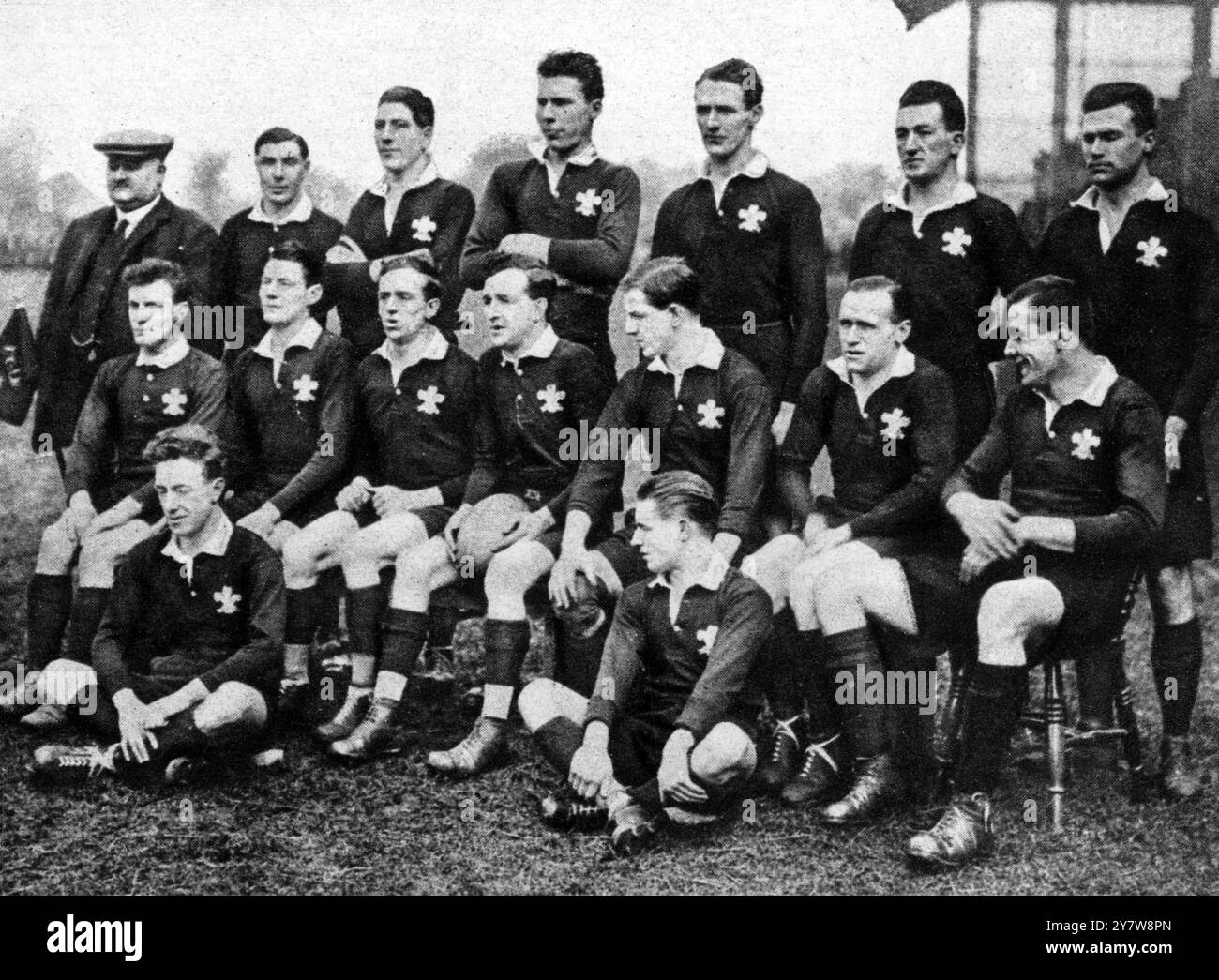 Battu par l'Angleterre sur le terrain de St Helen à Swansea, pays de Galles (officiellement considéré comme 'Fatal' aux équipes anglaises) : l'équipe galloise dans le match international 'rugger'.26 janvier 1924 Banque D'Images