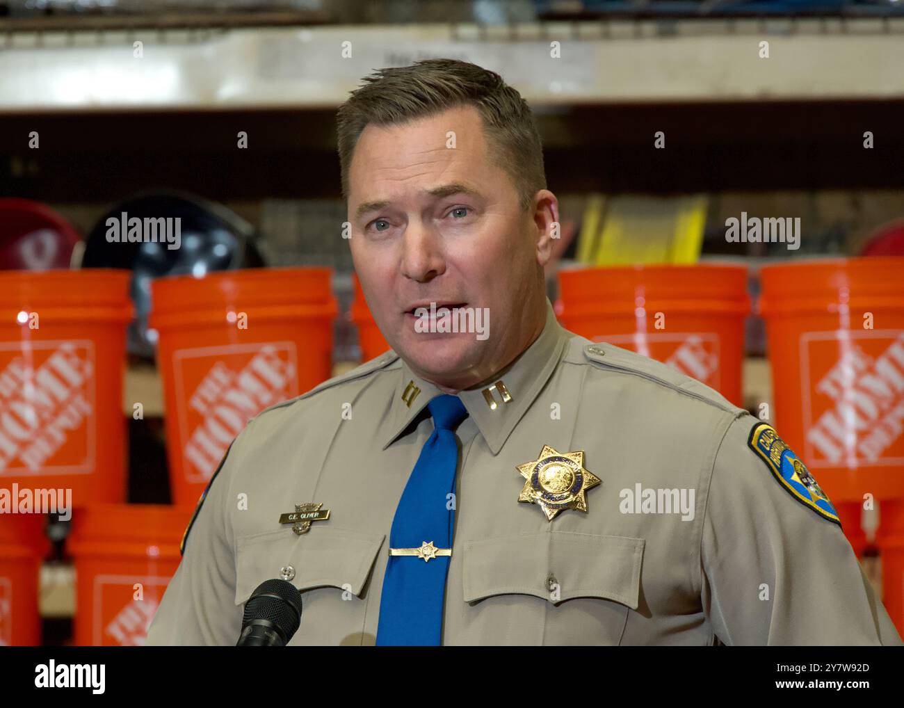 San Jose, CA - 16 août 2024 : le capitaine du CHP Christian Oliver s'exprimant lors d'une conférence de presse annonçant 10 nouveaux projets de loi, une législation révolutionnaire visant à Banque D'Images