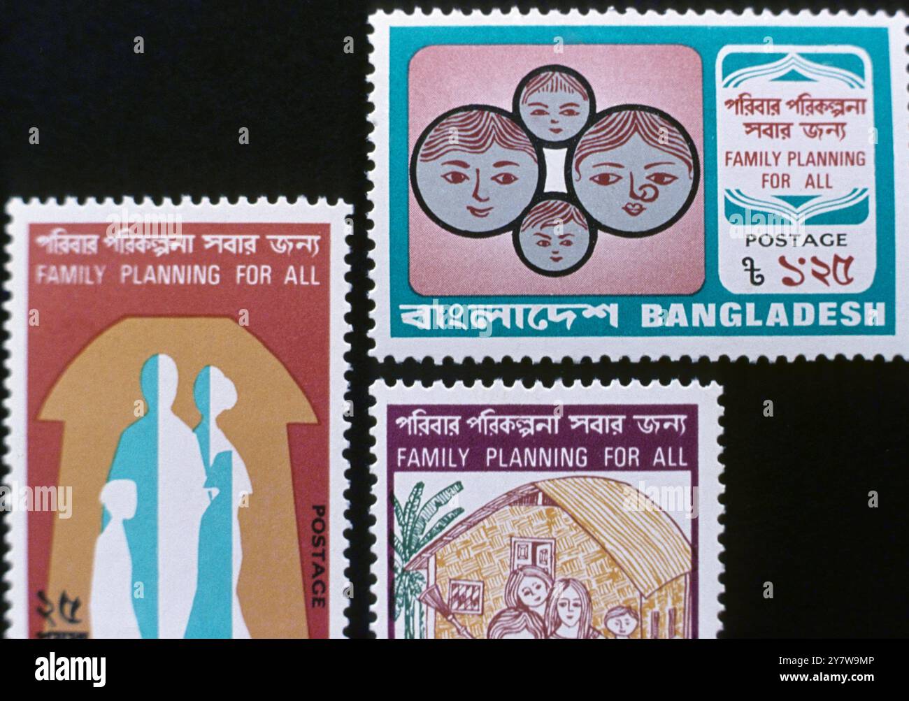 Timbres-poste du Bangladesh promouvant la planification familiale Banque D'Images
