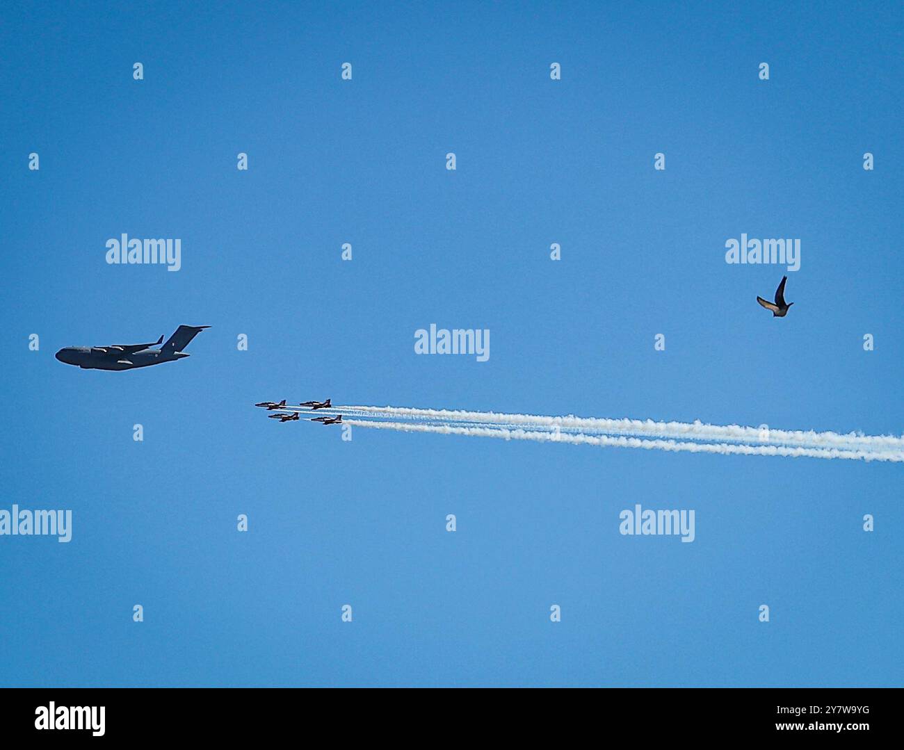 Marina Beach, Tamil Nadu, INDE. 1er octobre 2024. Le 92e Air Adventure Show de l'Indian Air Force (IAF) (Chennai Air Show 2024) qui se tiendra à Chennai Marina le 6 octobre 2024, sera rejoint par les meilleures équipes d'aventure comme Akash Ganga, Suryakiran et 72 Aircraft, un communiqué de presse du gouvernement . Avant cela, une répétition a été effectuée à Chennai Marina Beach (crédit image : © Seshadri Sukumar/ZUMA Press Wire) USAGE ÉDITORIAL SEULEMENT! Non destiné à UN USAGE commercial ! Banque D'Images