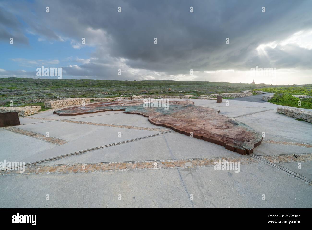 Cap Agulhas, la pointe sud géographique de l'Afrique et le début de la ligne de démarcation traditionnelle entre l'océan Atlantique et l'océan Indien Banque D'Images