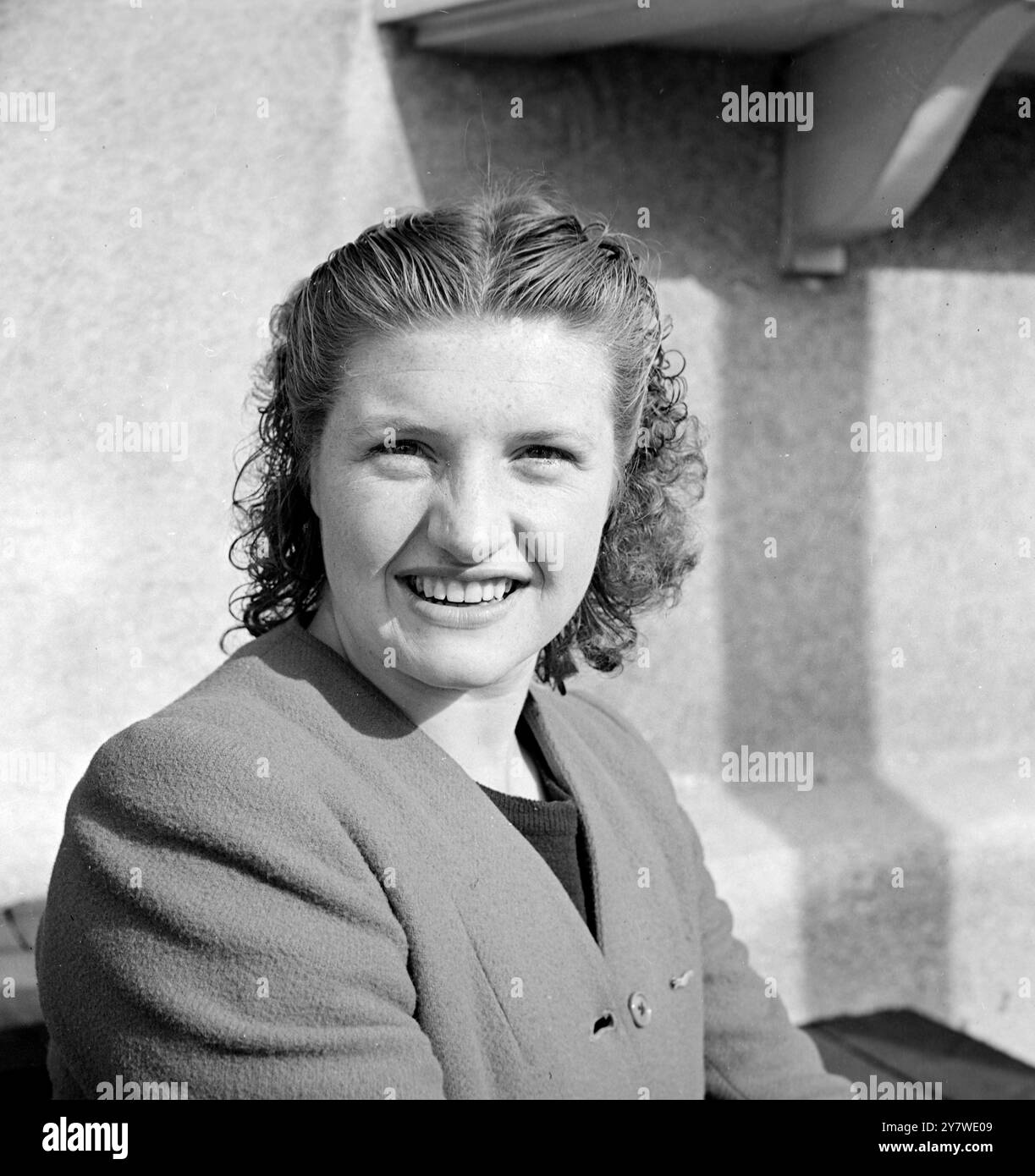 Nancy Riach (1927-1947) Riach était membre du club de natation et de water polo amateur Motherwell. Elle a été décrite comme la meilleure nageuse de l'Empire britannique et excellait dans tous les coups de nage. En 1945, elle détenait vingt-huit records écossais et britanniques. En 1946, elle est championne britannique sur les distances libres de 100 yards, 220 yards et 440 yards. Elle contracte la polio et meurt après une de ses courses aux Championnats d'Europe de natation en 1947 à Monte-Carlo. Elle avait vingt ans. Détient 28 records de natation écossais et britanniques en 1945 1947 Banque D'Images