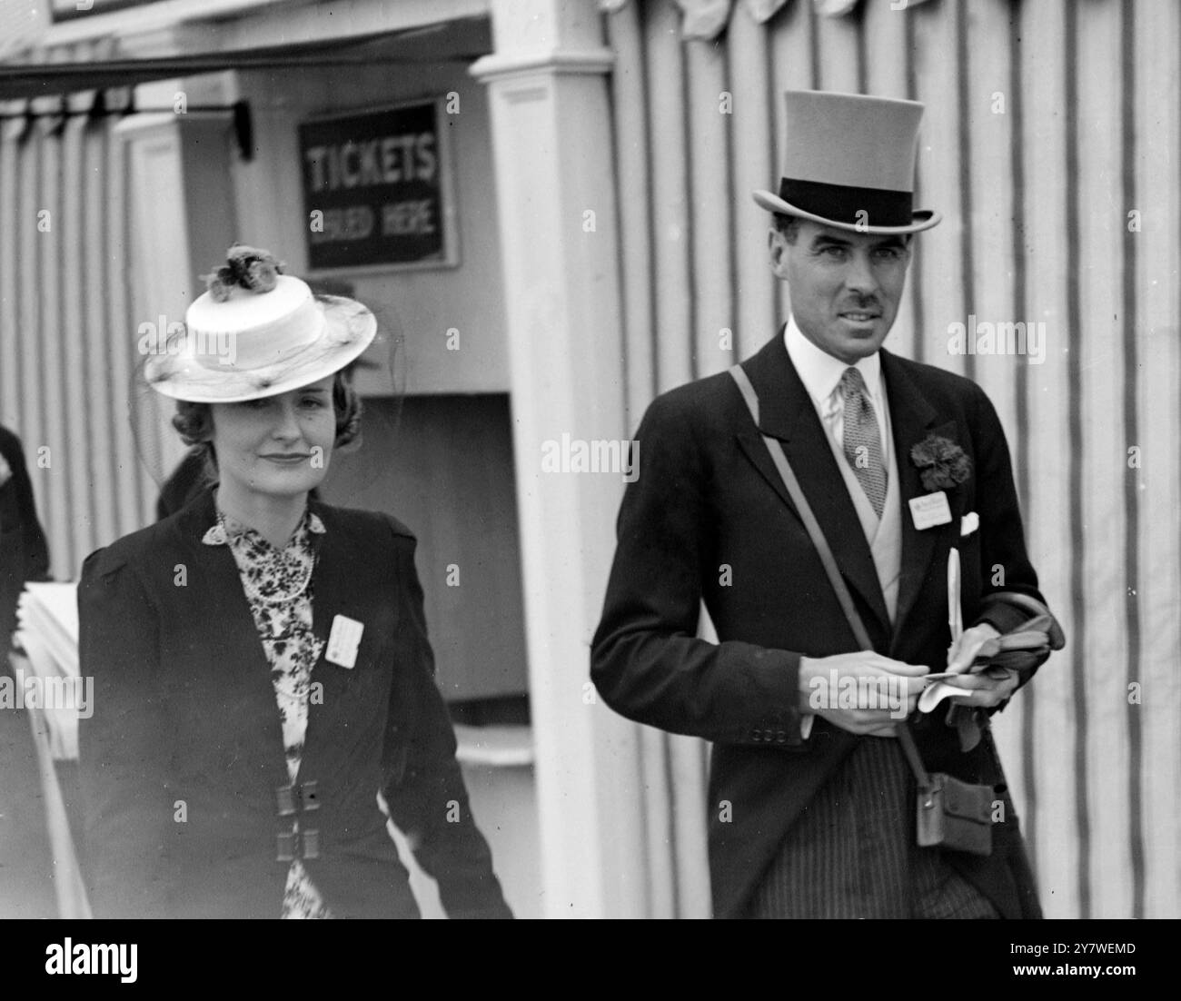 À la réunion de course Royal Ascot - Lord et Lady Agnew arrivant. 13 juin 1939 Banque D'Images