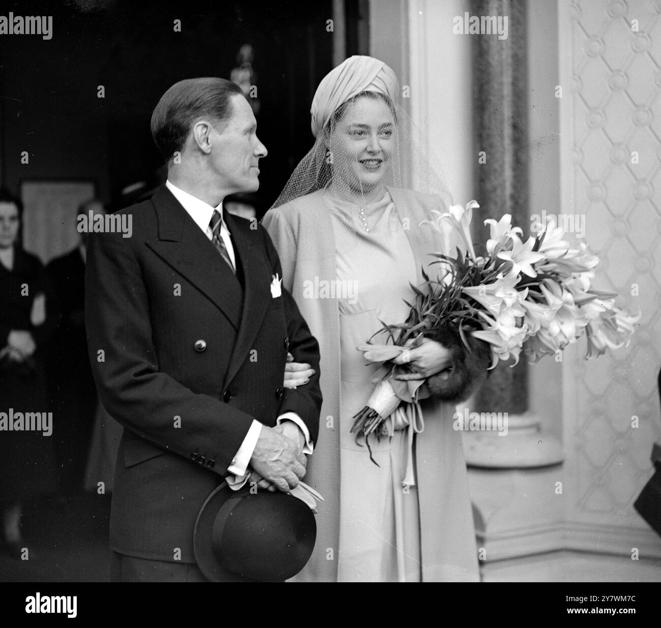 Mariage du capitaine Serge de Witt , lanceurs russes , et de la princesse Marie Clothilde Napoléon à l'église notre-Dame des victoires , Kensington , Londres , Angleterre . 17 octobre 1938 Banque D'Images