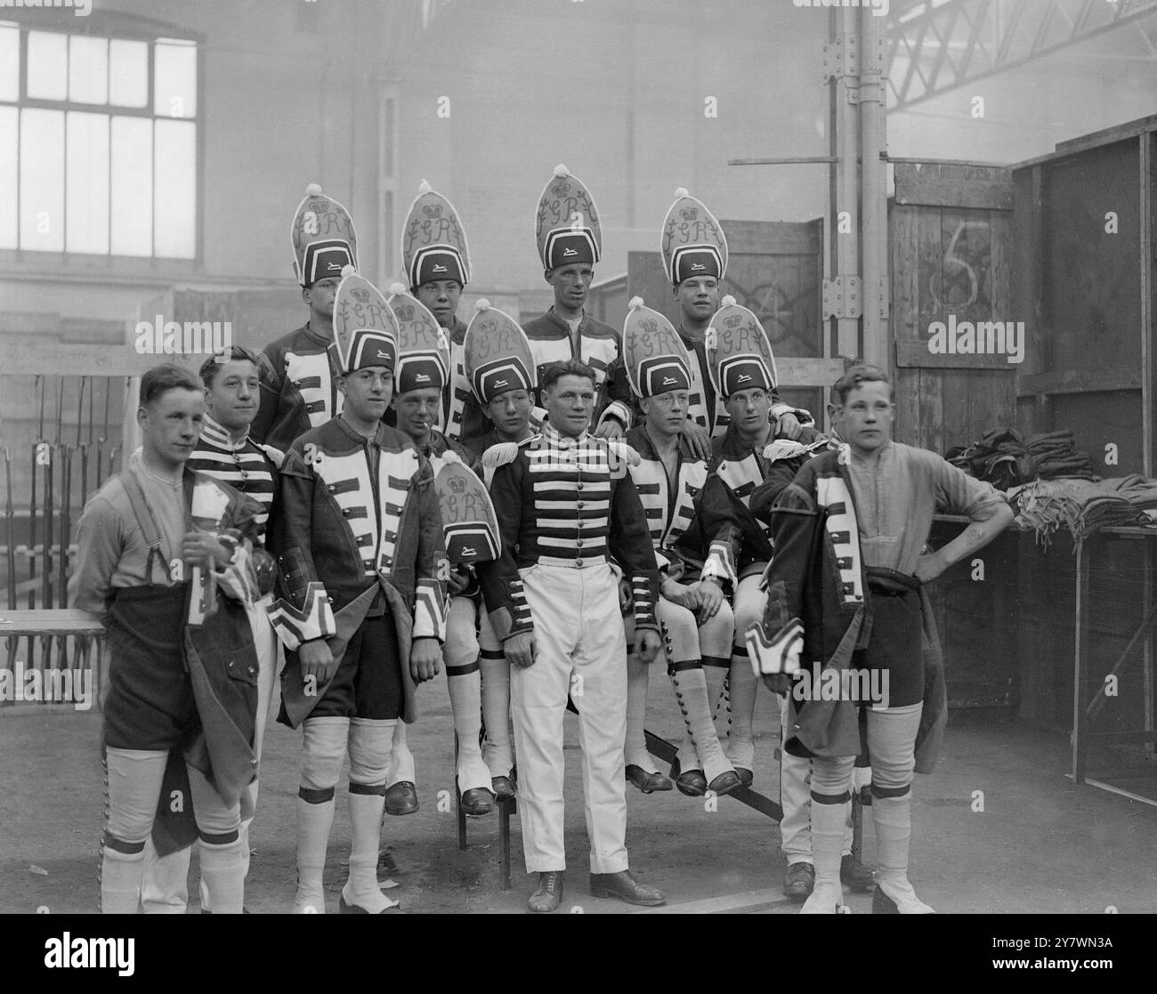 Le tournoi royal à Olympia , West London , Angleterre les Cameroniens dans la robe de la Grenadier Company daté de 1750 , et deux en 1833 période . 24 mai 1923 Banque D'Images