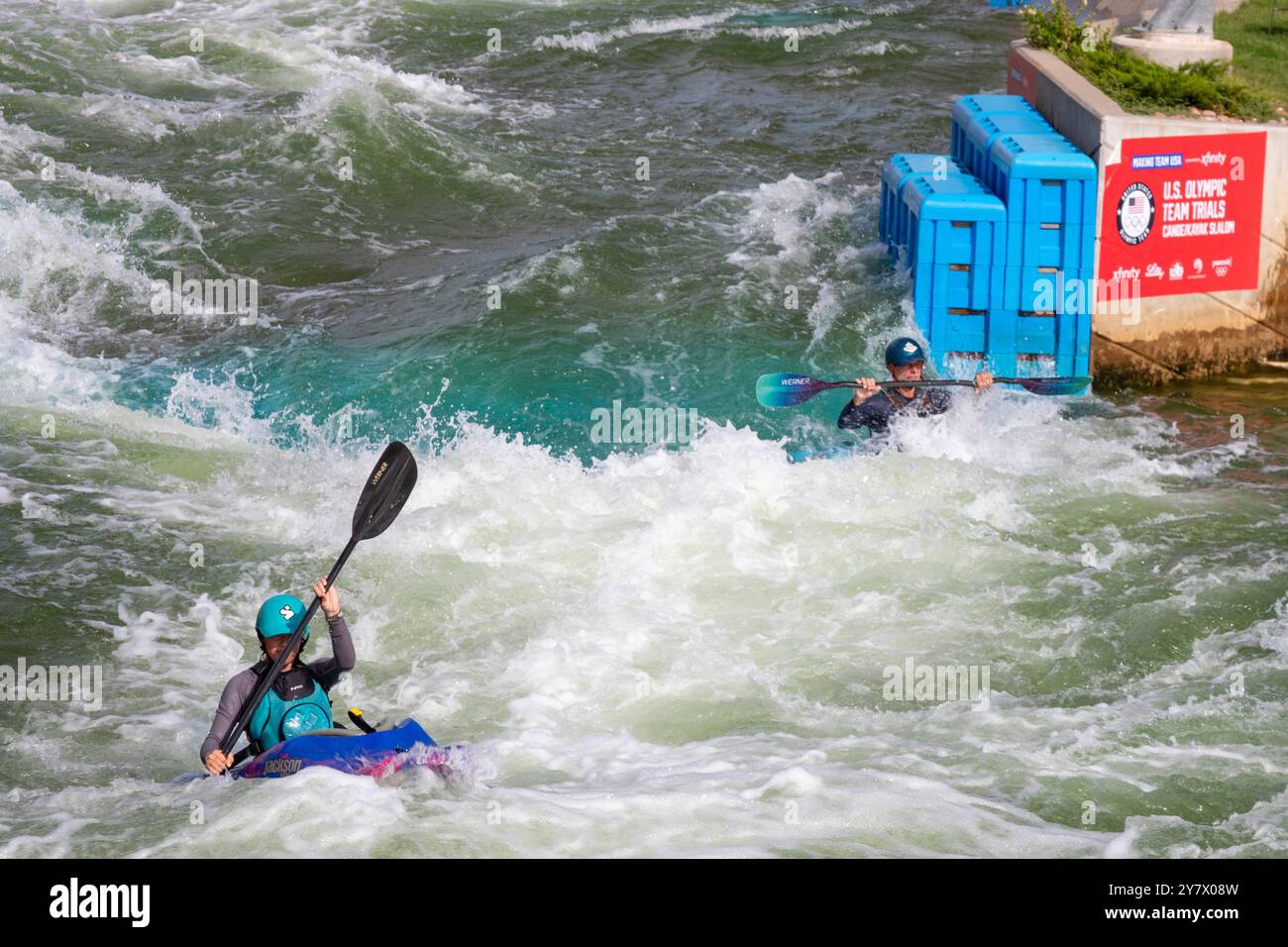 Oklahoma City, Oklahoma - kayak à Riversport, un centre dédié au kayak, au rafting et à d'autres aventures en plein air sur un parcours contrôlé. Banque D'Images