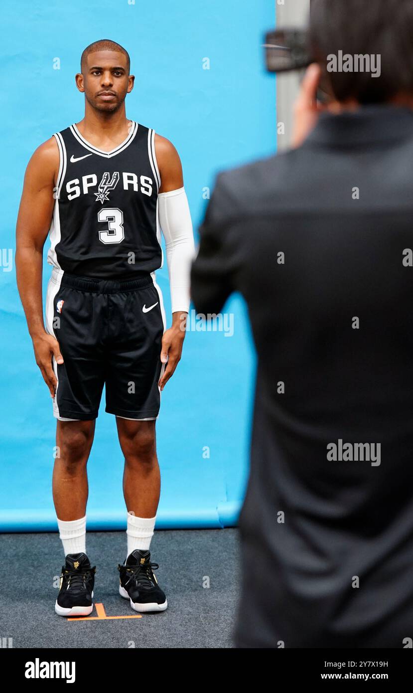 San Antonio Spurs Chris Paul participe à la Media Day annuelle de l'équipe pour la saison NBA 2024-2025. Banque D'Images