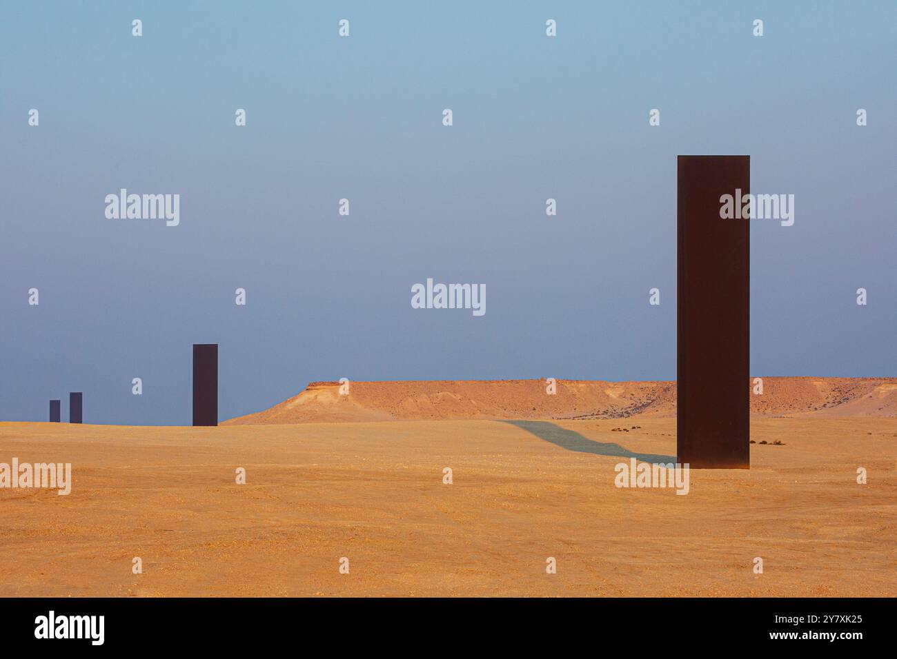 East-West/West-East de Richard Serra (1938-2024), artiste américain de renommée mondiale, à la réserve naturelle de Brouq au Qatar Banque D'Images