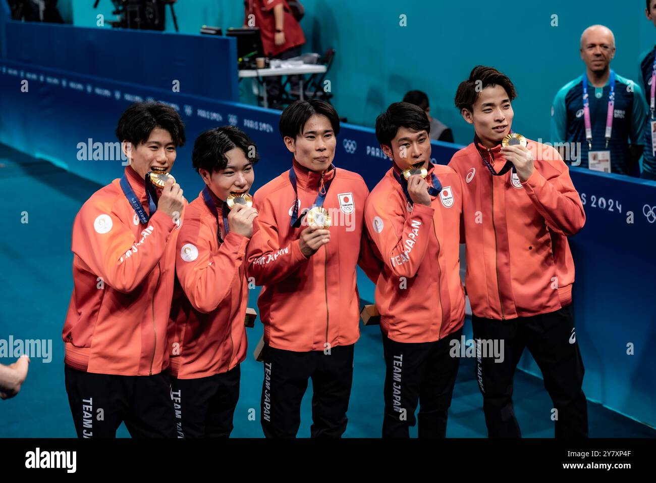 Équipe Japon, or, lors de la finale par équipe masculine de gymnastique artistique aux Jeux Olympiques d'été de 2024. Banque D'Images