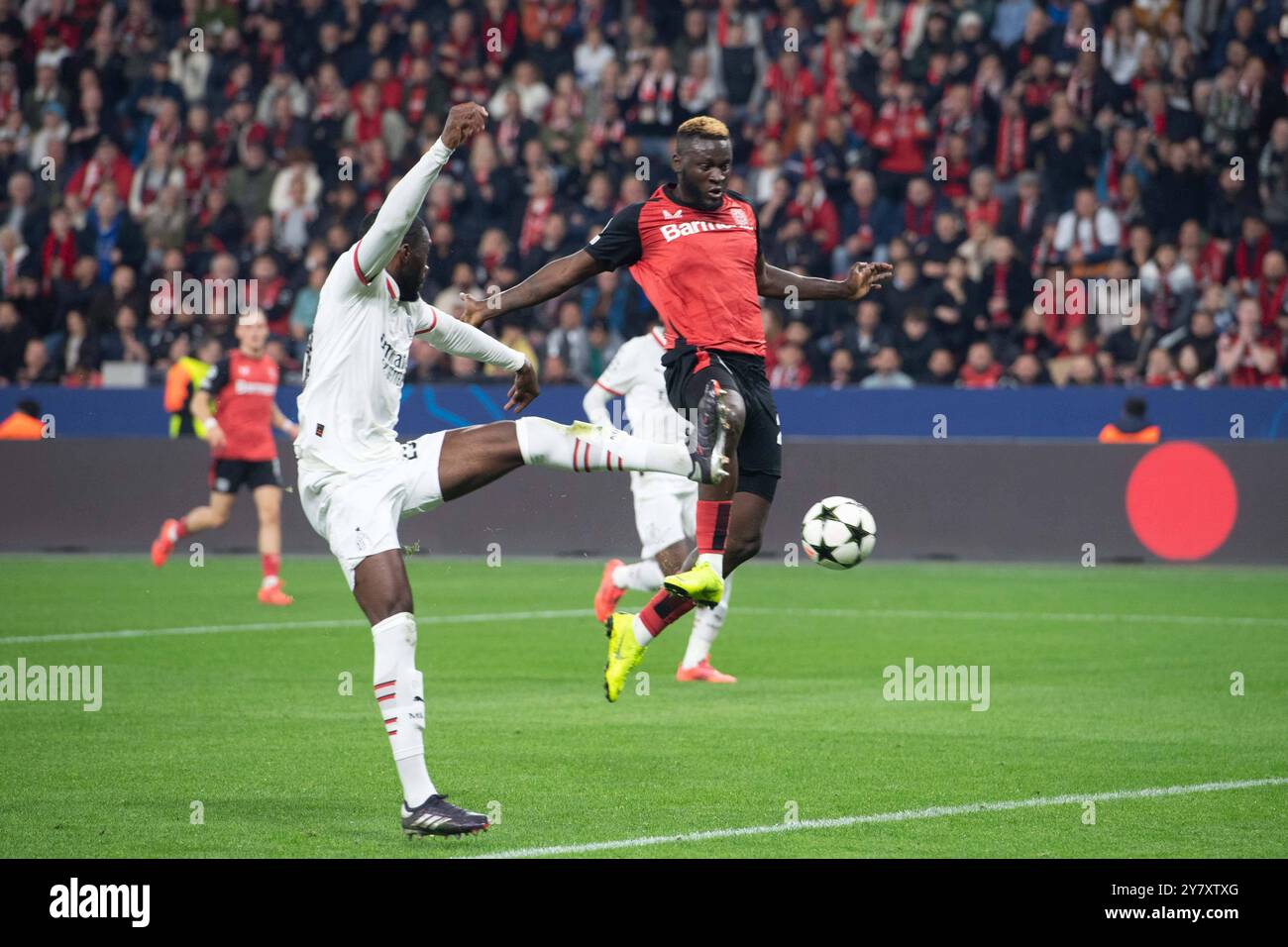 Dieses spektakulaere Tor von Victor BONIFACE lev zaehlt wegen Abseits nicht, Fussball UEFA Champions League, Vorrunde 2.Spieltag, Bayer 04 Leverkusen lev - AC Mailand 1:0 am 01.10.2024 in Leverkusen/ Deutschland. *** Ce but spectaculaire de Victor BONIFACE LEV est interdit pour Offside, Football UEFA Champions League, Tour préliminaire 2 Matchday, Bayer 04 Leverkusen LEV AC Milan 1 0 le 01 10 2024 à Leverkusen Allemagne Banque D'Images