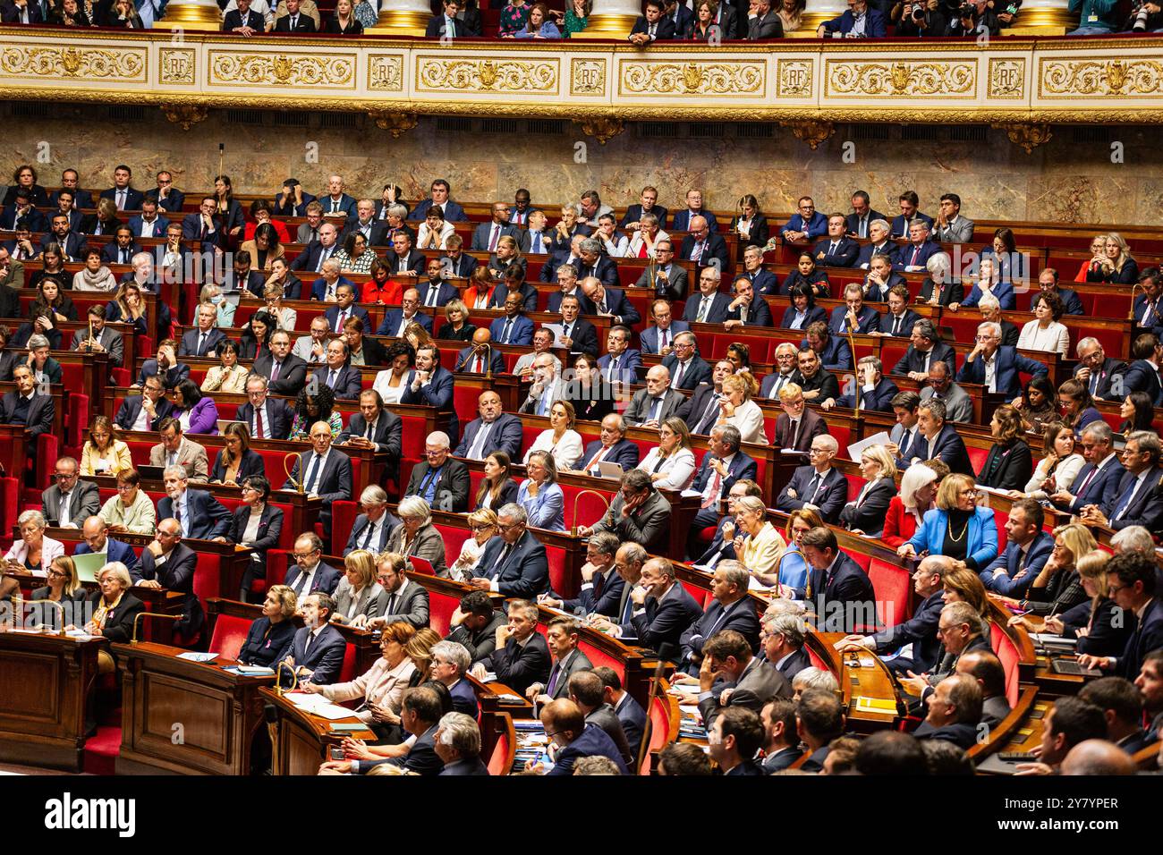 Paris, France. 1er octobre 2024. Vue générale à l'Assemblée nationale. A l’ouverture des sessions ordinaires de l’Assemblée nationale, le premier ministre Michel Barnier a prononcé un discours de politique générale dans l’hémicycle du Palais Bourbon, à Paris. Crédit : SOPA images Limited/Alamy Live News Banque D'Images