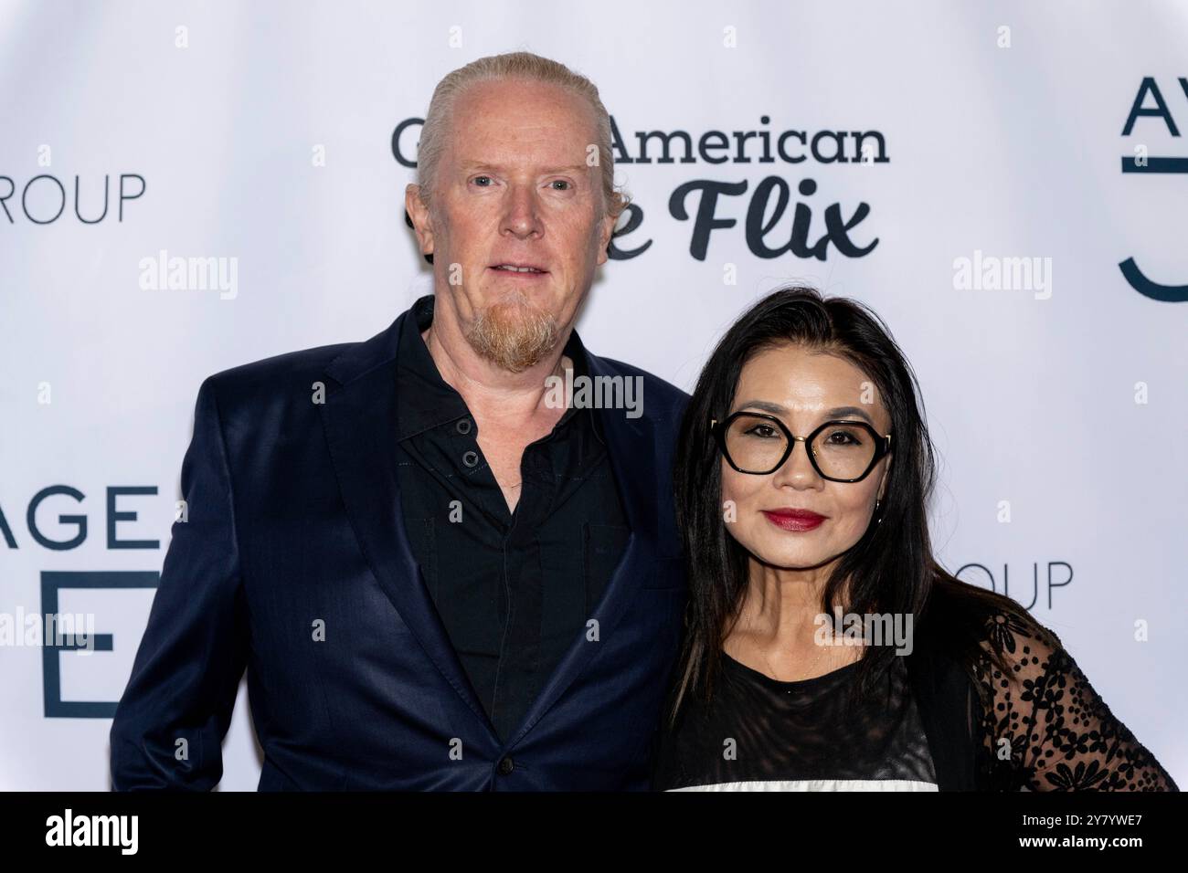 Hollywood, États-Unis. 1er octobre 2024. Paul N. J. Ottosson, lauréat de 3 Oscars, avec la musicienne Karen Han, assiste à la première mondiale du long métrage AVERAGE JOE au TCL Chinese Theater, Los Angeles, CA, le 1er octobre 2024 crédit : Eugene Powers/Alamy Live News Banque D'Images