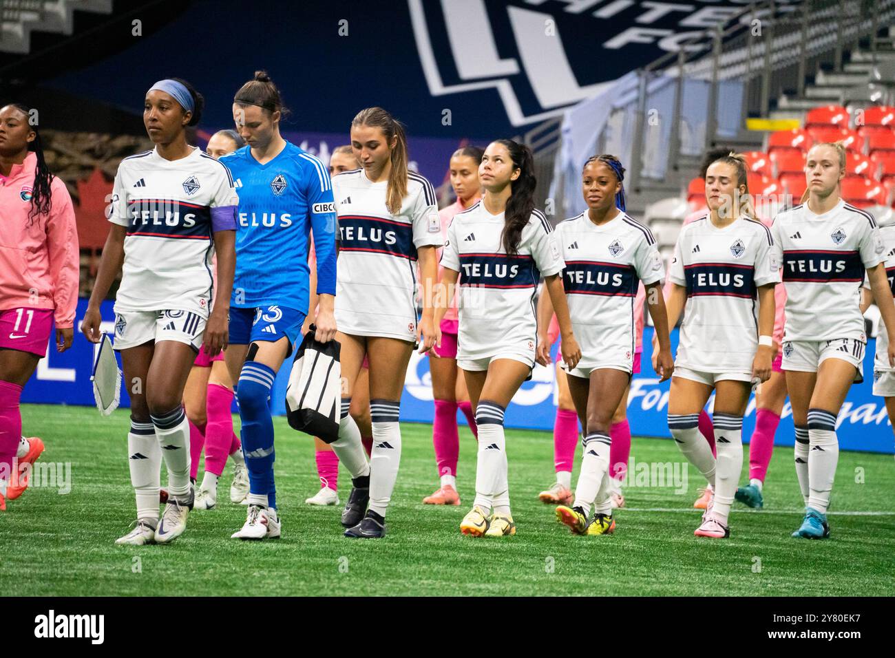 Vancouver, Canada. 1er octobre 2024. Vancouver, Colombie-Britannique, Canada, 1er octobre 2024 : Vancouver Whitecaps FC Girls Elite et San Diego Wave entrent sur le terrain avant le match de phase de groupes de la Coupe des Champions de la CONCACAF W entre Vancouver Whitecaps FC Girls Elite et San Diego Wave au BC place Stadium de Vancouver, Colombie-Britannique, Canada (USAGE ÉDITORIAL SEULEMENT). (Amy elle/SPP) crédit : photo de presse sportive SPP. /Alamy Live News Banque D'Images