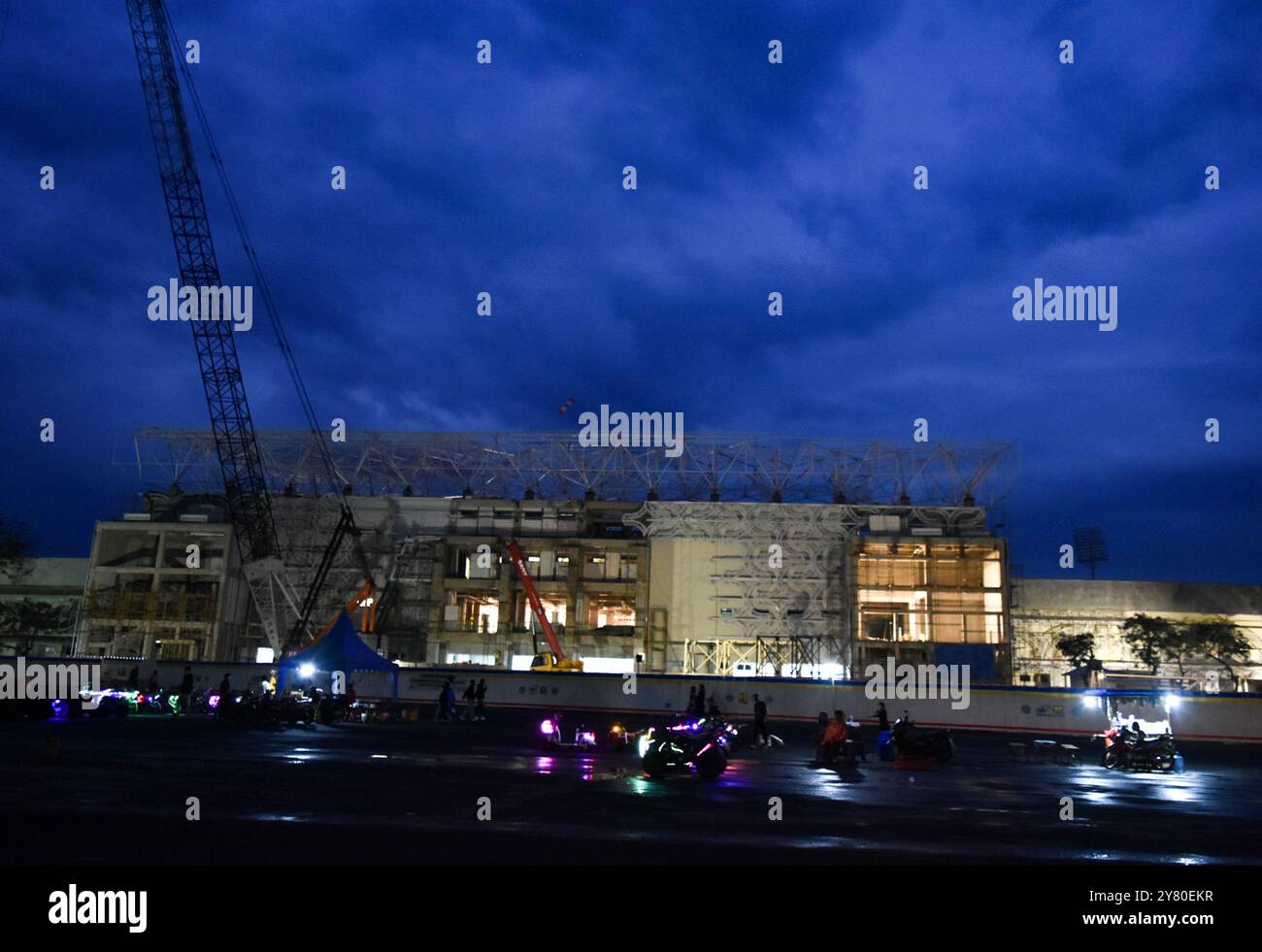 Malang, Java oriental, Indonésie. 1er octobre 2024. Le stade en rénovation lors d'une veillée de prière pour commémorer le 2ème anniversaire de la tragédie du football qui a tué 135 personnes le 1er octobre 2022 au stade Kanjuruhan, Malang, Java oriental, Indonésie, le 1er octobre, 2024. (crédit image : © Aman Rochman/ZUMA Press Wire) USAGE ÉDITORIAL SEULEMENT! Non destiné à UN USAGE commercial ! Banque D'Images