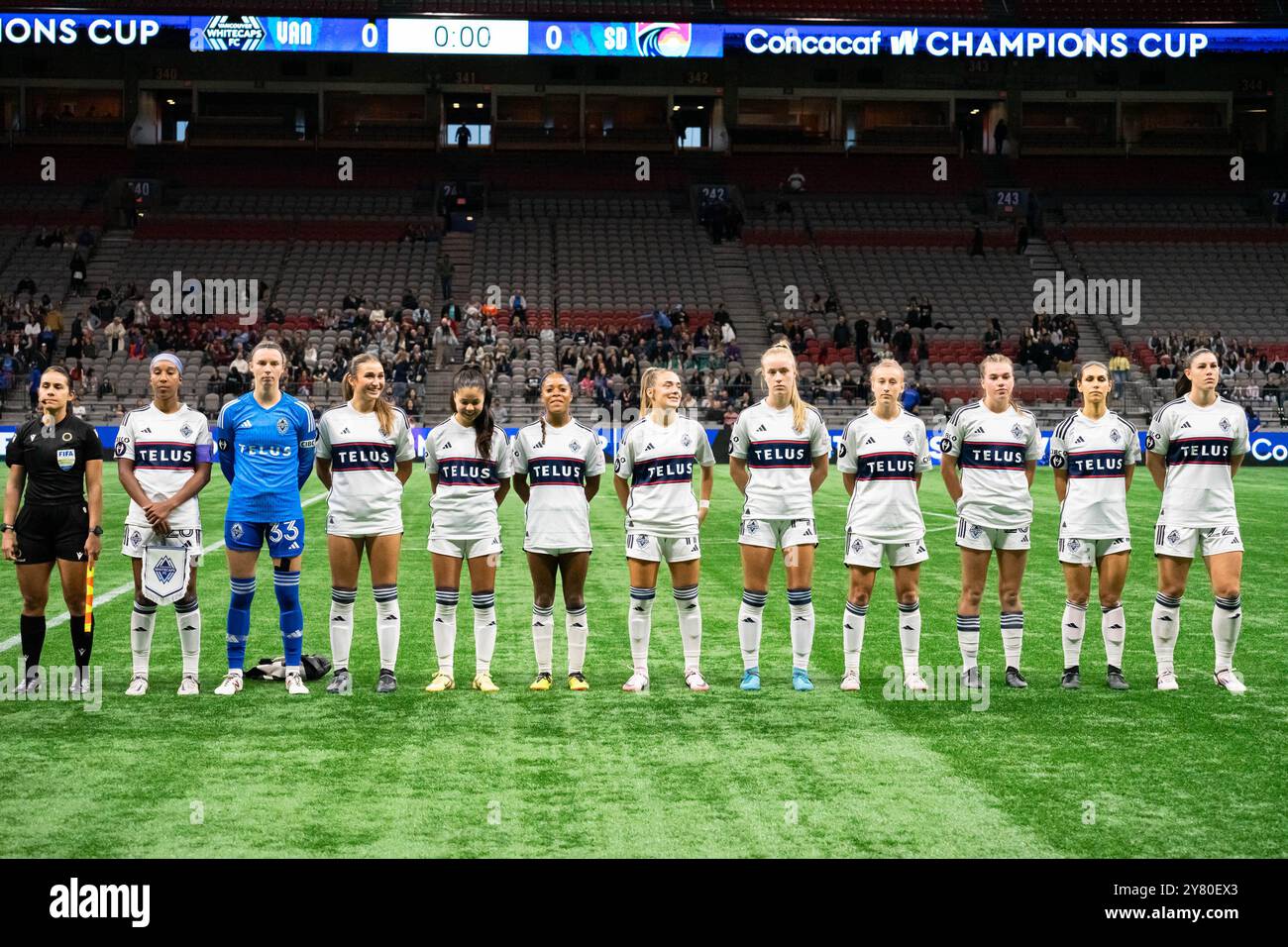 Vancouver, Canada. 1er octobre 2024. Vancouver, Colombie-Britannique, Canada, 1er octobre 2024 : Vancouver Whitecaps FC Girls Elite pendant les hymnes nationaux avant le match de phase de groupes de la Coupe des Champions de la CONCACAF W entre Vancouver Whitecaps FC Girls Elite et San Diego Wave au BC place Stadium à Vancouver, Colombie-Britannique, Canada (USAGE ÉDITORIAL SEULEMENT). (Amy elle/SPP) crédit : photo de presse sportive SPP. /Alamy Live News Banque D'Images