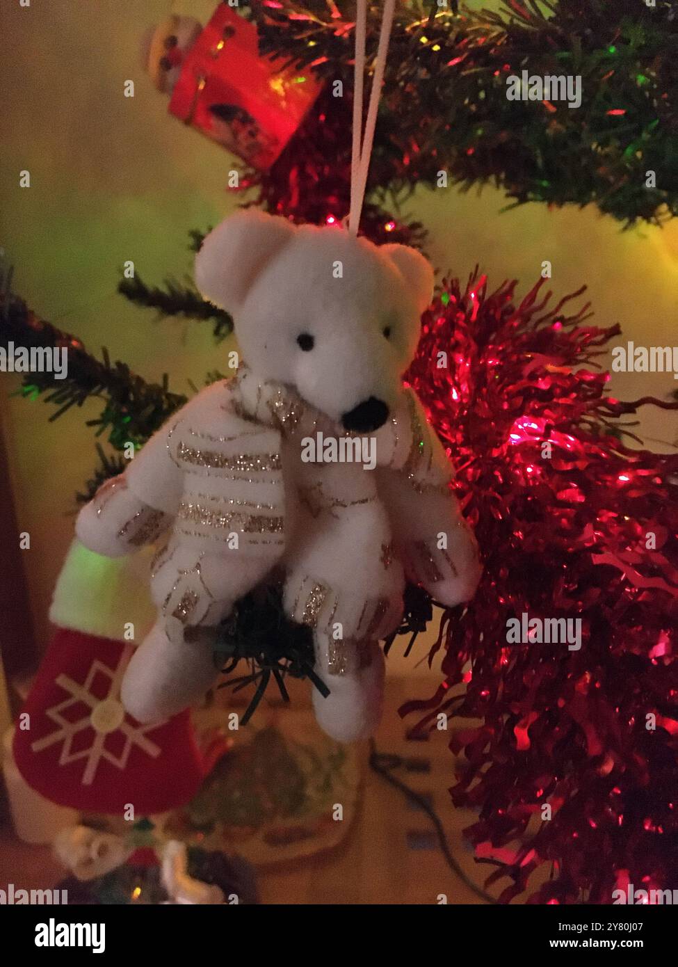 Arbre de Noël avec des décorations et des lumières Banque D'Images