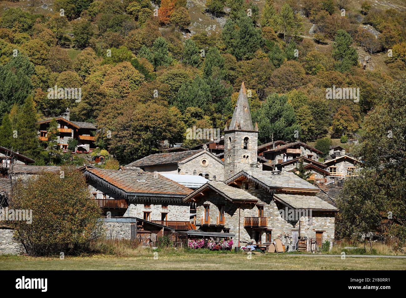 Bonneval-sur-Arc, Vallée de la Maurienne, Parc National de la Vanoise (centre-est de la France) : vue sur le village en automne, village bénéficiant du label 'plus bea Banque D'Images