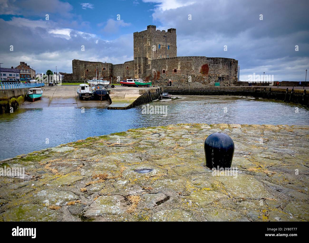 Carrickfergus Castle et Port dans le comté d'Antrim Banque D'Images