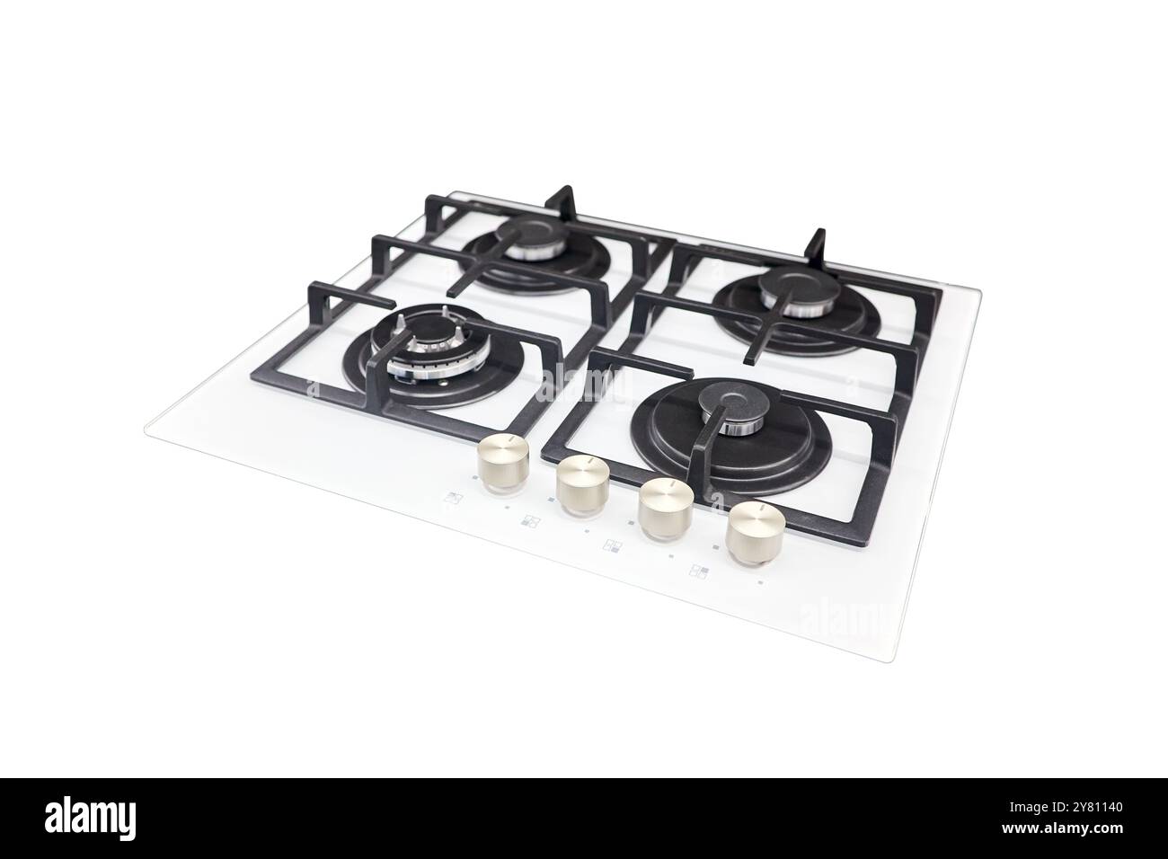 Cuisinière à gaz moderne en verre blanc trempé utilisant du gaz naturel ou du propane pour les produits de cuisson, isolé sur fond blanc. Banque D'Images