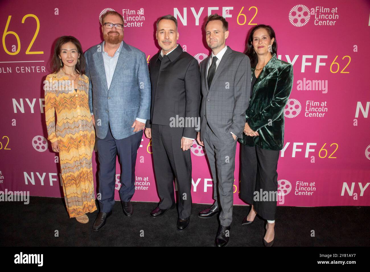 New York, New York, États-Unis. 1er octobre 2024. (NOUVEAU) 62e Festival du film de New York - "Elton John : Never Too Late". 01 octobre 2024, New York, New York, États-Unis : (de gauche à droite) Jane Cha Cutler, R. J. Cutler, David Furnish, Trevor Smith et Elise Pearlstein assistent à la projection de "Elton John : Never Too Late" lors du 62e Festival du film de New York à Alice Tully Hall, Lincoln Center, le 1er octobre 2024 à New York City. (Crédit : M10s/TheNews2) (Foto : M10s/Thenews2/Zumapress) (crédit image : © Ron Adar/TheNEWS2 via ZUMA Press Wire) USAGE ÉDITORIAL SEULEMENT! Non destiné à UN USAGE commercial ! Banque D'Images