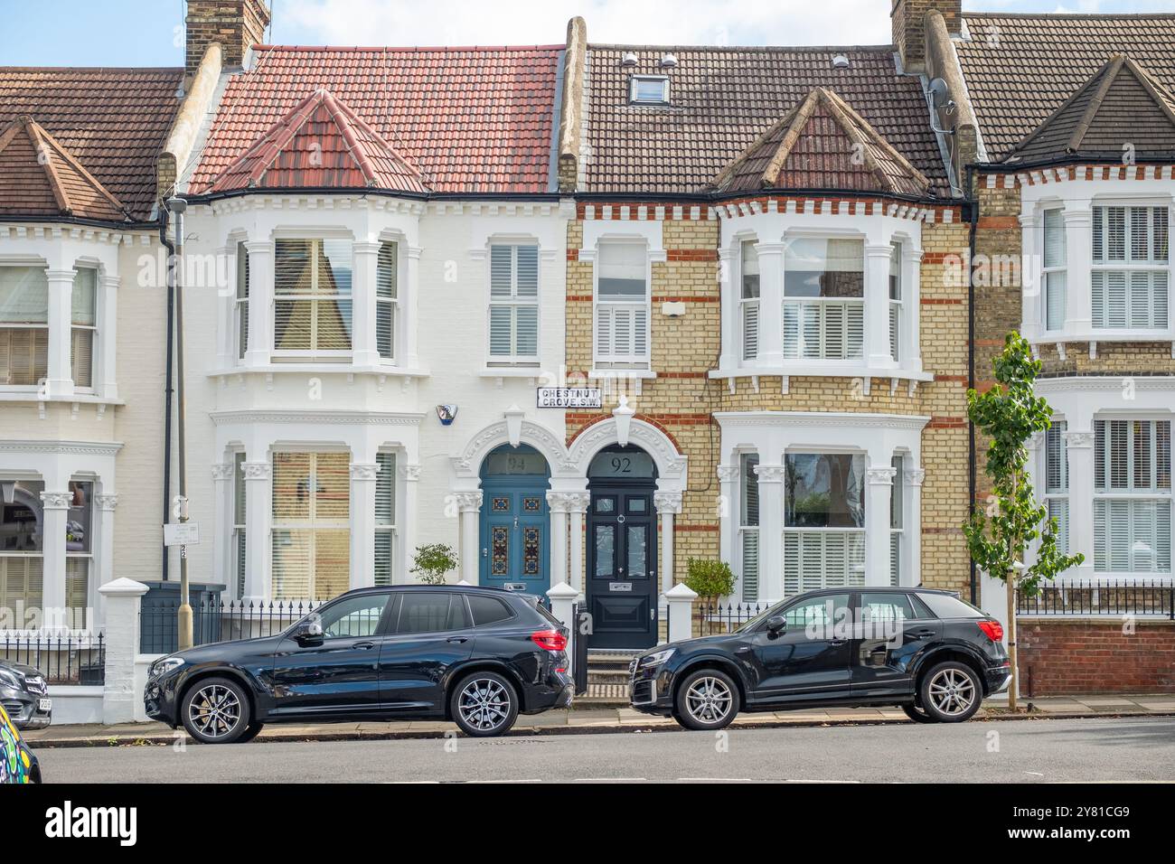 LONDRES - 3 SEPTEMBRE 2024 : rue des maisons mitoyennes haut de gamme dans la zone commune de Balham Clapham Wandsworth dans le sud-ouest de Londres Banque D'Images