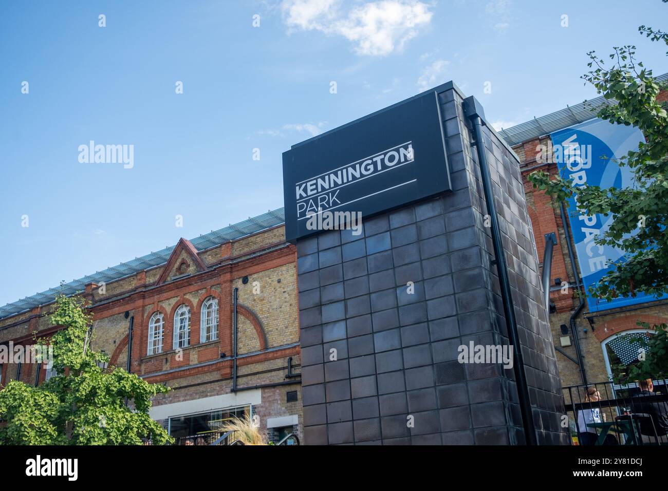 LONDRES - 13 SEPTEMBRE 2024 : Kennington Park Business Centre sur Brixton Road dans le sud-ouest de Londres Banque D'Images