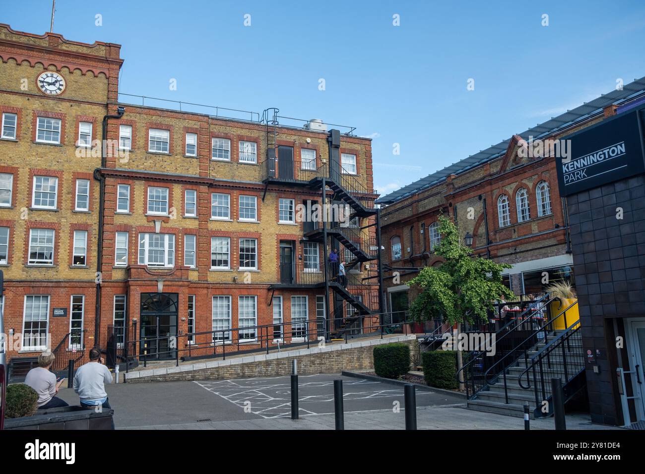 LONDRES - 13 SEPTEMBRE 2024 : Kennington Park Business Centre sur Brixton Road dans le sud-ouest de Londres Banque D'Images