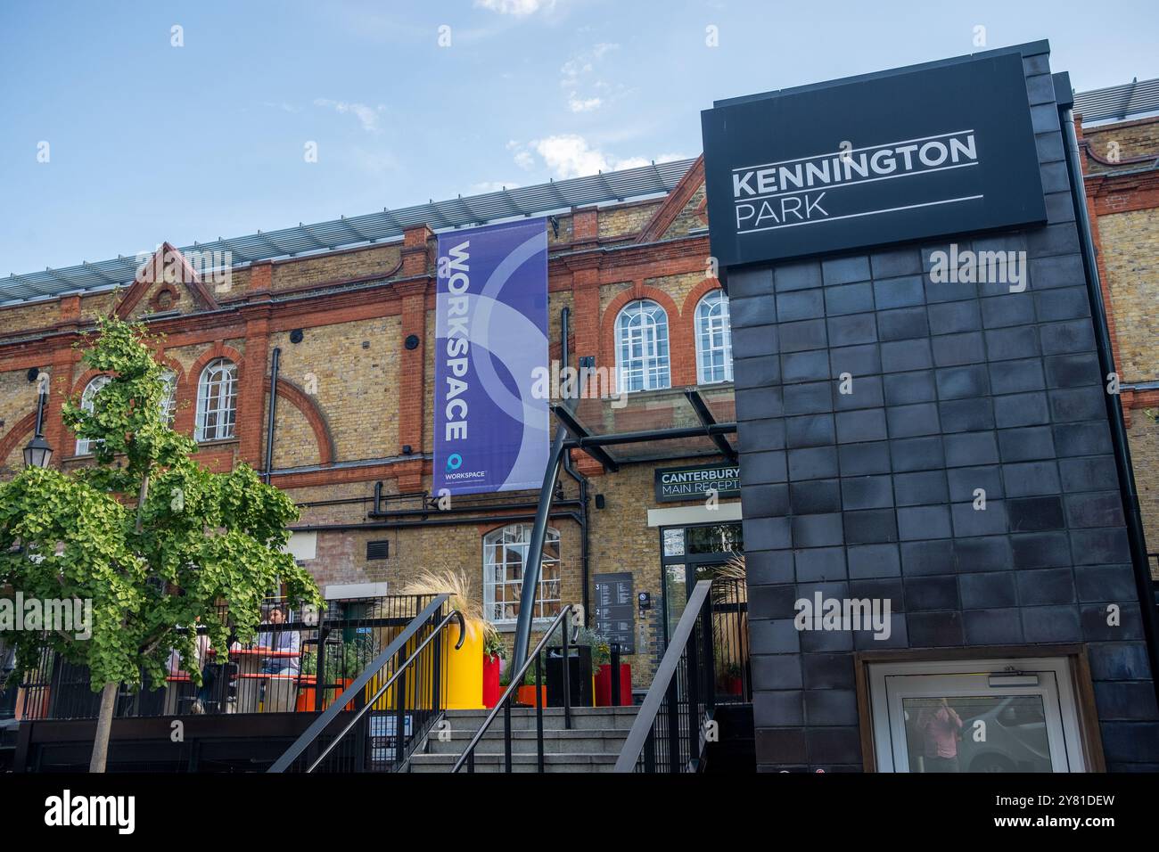 LONDRES - 13 SEPTEMBRE 2024 : Kennington Park Business Centre sur Brixton Road dans le sud-ouest de Londres Banque D'Images