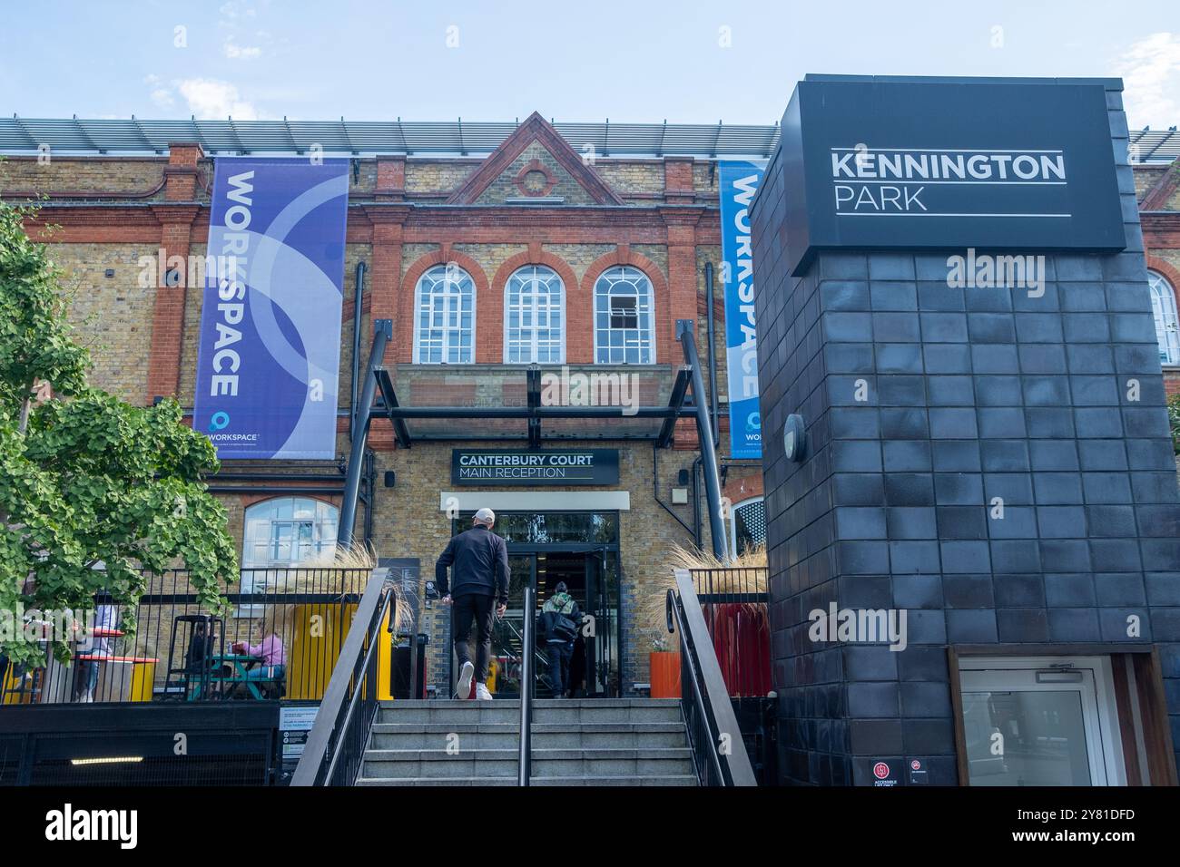 LONDRES - 13 SEPTEMBRE 2024 : Kennington Park Business Centre sur Brixton Road dans le sud-ouest de Londres Banque D'Images
