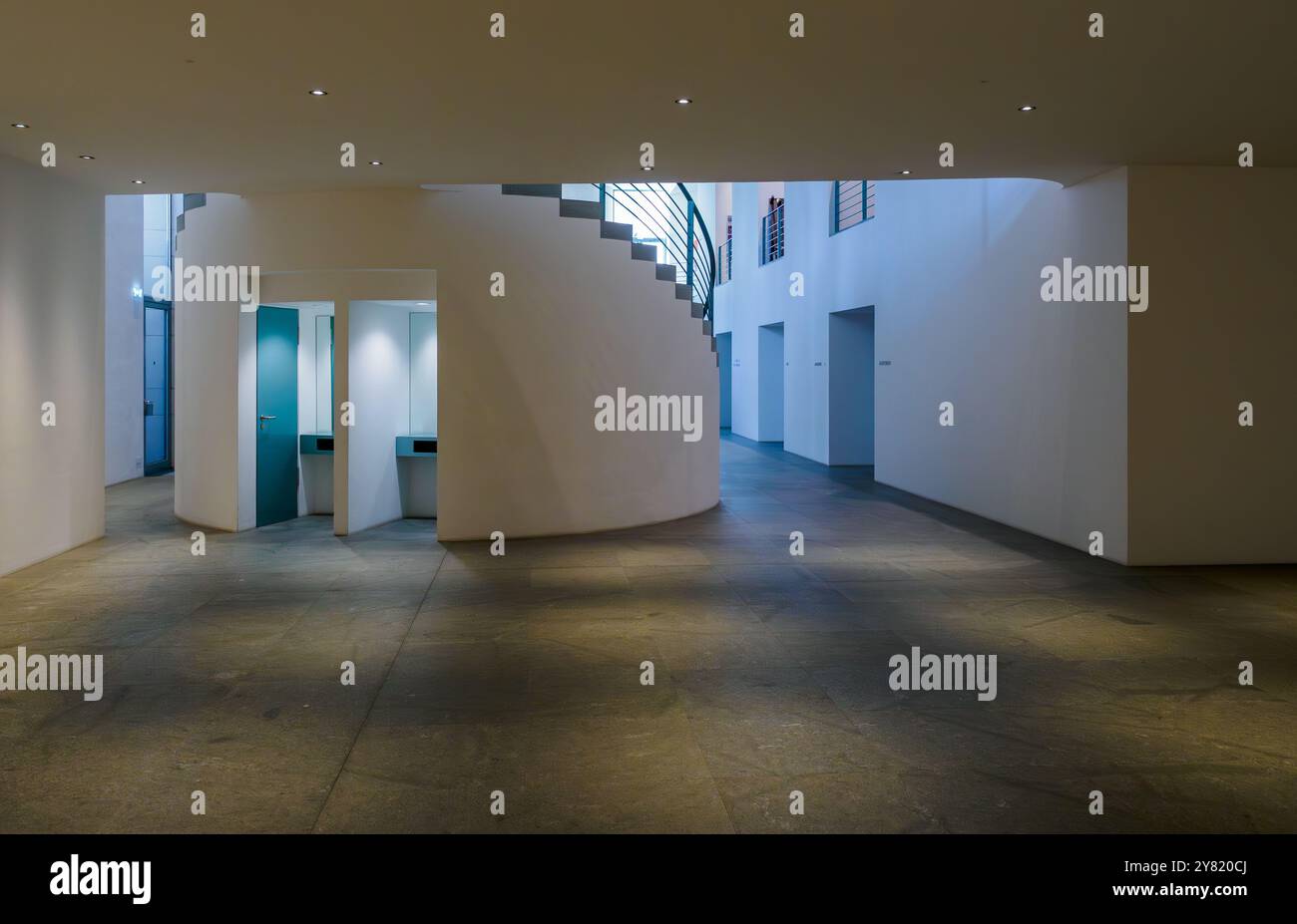 Bonn. Rhénanie-du-Nord-Westphalie. Allemagne. 07.07.2024. Les intérieurs du Kunstmuseum Bonn. Banque D'Images