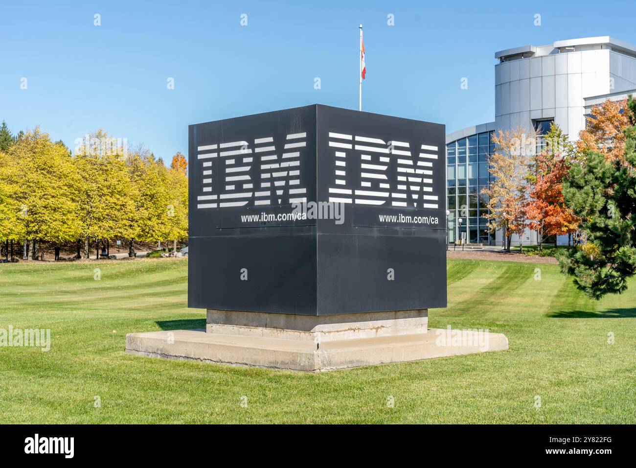 Gros plan logo IBM à l'immeuble du siège social d'IBM Canada à Markham, près de Toronto, en Ontario. Banque D'Images