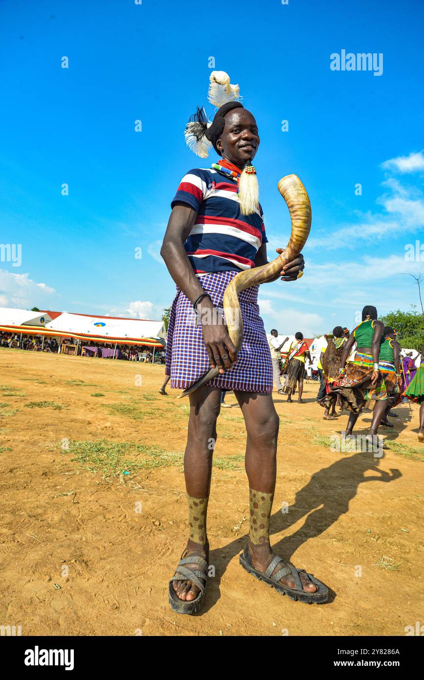 Un homme traditionnel de Karimojong à Kotido, Karamoja Ouganda Banque D'Images