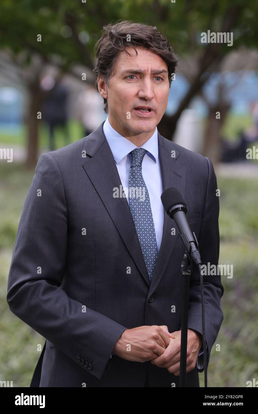 New York, États-Unis. 24 septembre 2024. New York, NY - 24 septembre 2024 : le premier ministre canadien Justin Trudeau s'adresse aux membres de la presse lors d'une séance d'information à l'Assemblée générale des Nations Unies à New York. Trudeau a discuté du rôle du Canada dans la résolution des problèmes mondiaux, y compris les changements climatiques, les droits de la personne et les efforts internationaux de maintien de la paix. Il a souligné l'engagement du Canada à l'égard du multilatéralisme et de la coopération mondiale, soulignant les efforts diplomatiques en cours. Photo : Luiz Rampelotto/EuropaNewswire/Sipa USA crédit : Sipa USA/Alamy Live News Banque D'Images