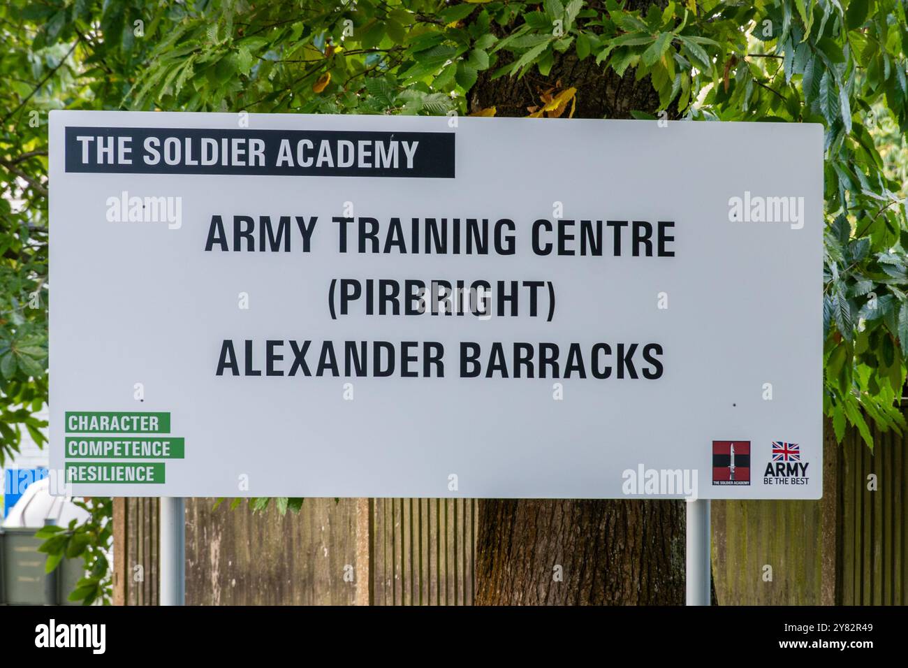 Signez pour la Soldier Academy, Army Training Centre à Pirbright Alexander Barracks, Surrey, Angleterre, Royaume-Uni. Nouveau système de formation de base Banque D'Images