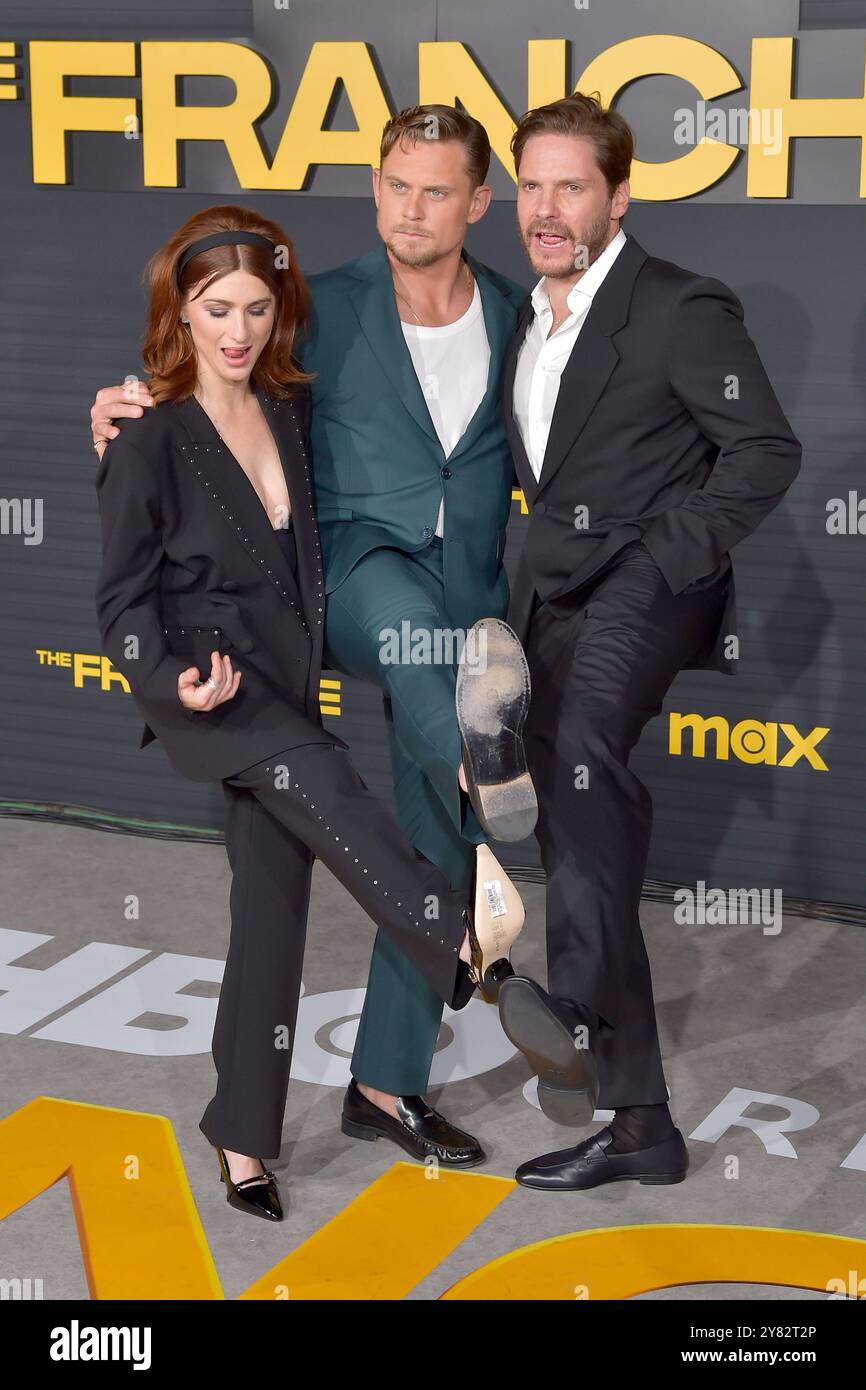 Aya Cash, Billy Magnussen und Daniel Brühl BEI der Premiere der HBO Serie 'The franchise' im Paramount Theater. Los Angeles, 01.10.2024 Banque D'Images