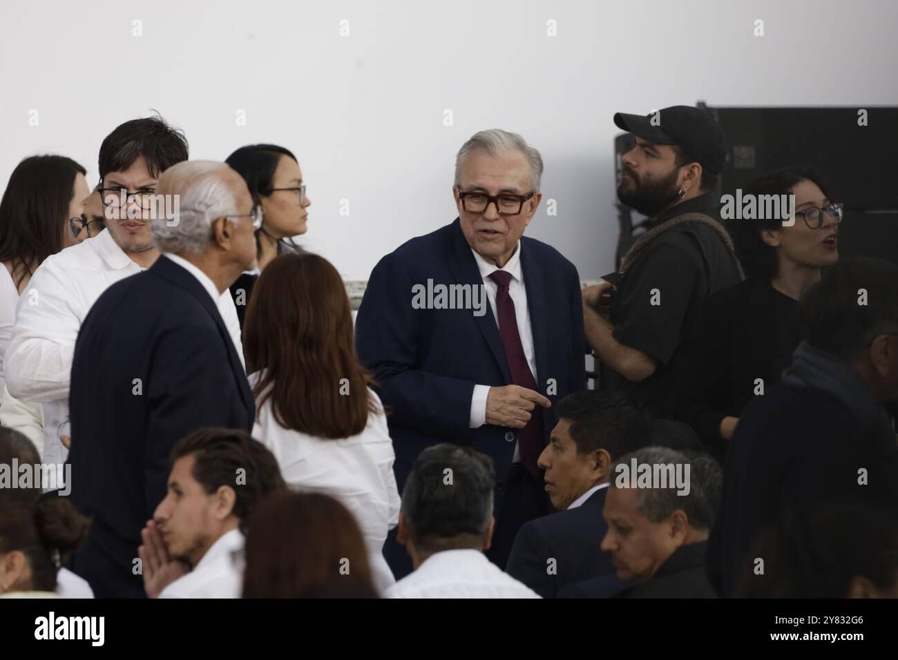 Le Gouverneur de l'Etat de Sinaloa, Ruben Rocha Moya, assiste à la cérémonie de remise du bâton de commandement par les représentants des 100 peuples autochtones pour la première Présidente mexicaine, Claudia Sheinbaum Pardo, dans le cadre de l'inauguration présidentielle sur la place principale de Zocalo. Le 1er octobre 2024 à Mexico, Mexique. (Crédit image : © Luis Barron/eyepix via ZUMA Press Wire) USAGE ÉDITORIAL SEULEMENT! Non destiné à UN USAGE commercial ! Banque D'Images