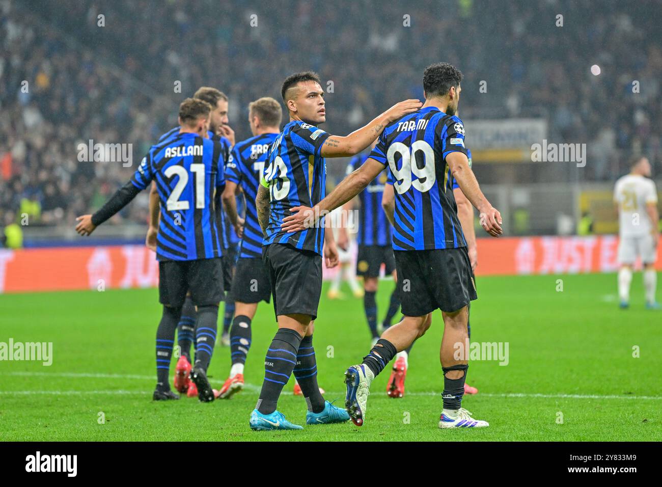 Milan, Italie. 1er octobre 2024. Lautaro Martinez (10) de l'Inter marque pour 3-0 lors du match de l'UEFA Champions League entre l'Inter et le FK Crvena Zvezda à Giuseppe Meazza à Milan. Crédit : Gonzales photo/Alamy Live News Banque D'Images