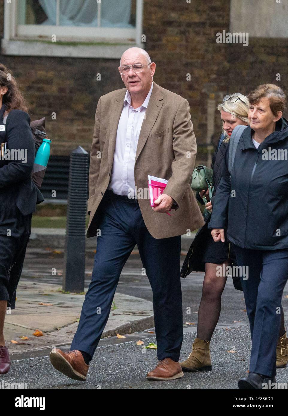Londres, Angleterre, Royaume-Uni. 2 octobre 2024. Le secrétaire général du CWU, DAVE WARD, arrive à Downing Street. (Crédit image : © Tayfun Salci/ZUMA Press Wire) USAGE ÉDITORIAL SEULEMENT! Non destiné à UN USAGE commercial ! Banque D'Images