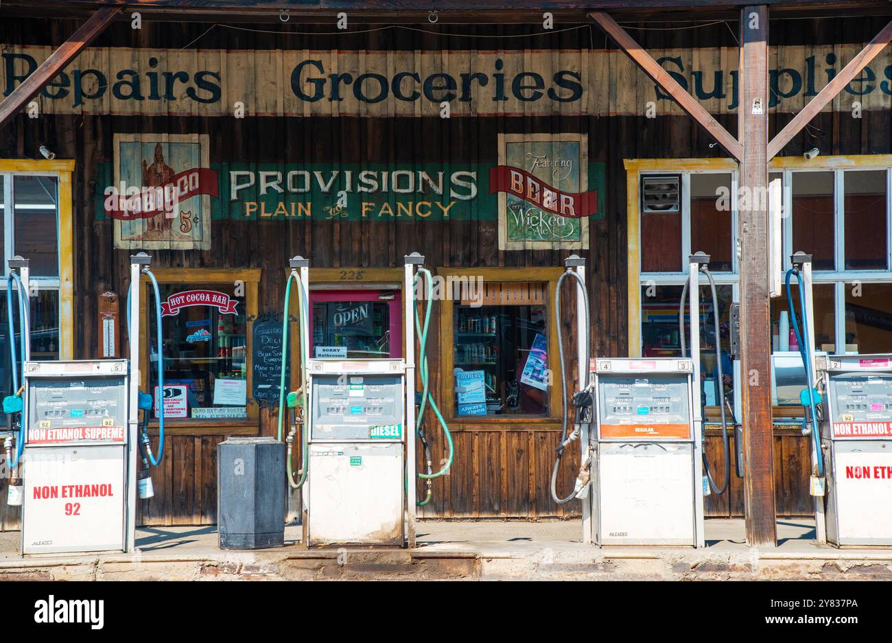 Le dépanneur Winthrop sert également de station-service à Winthrop, Washington. ÉTATS-UNIS Banque D'Images