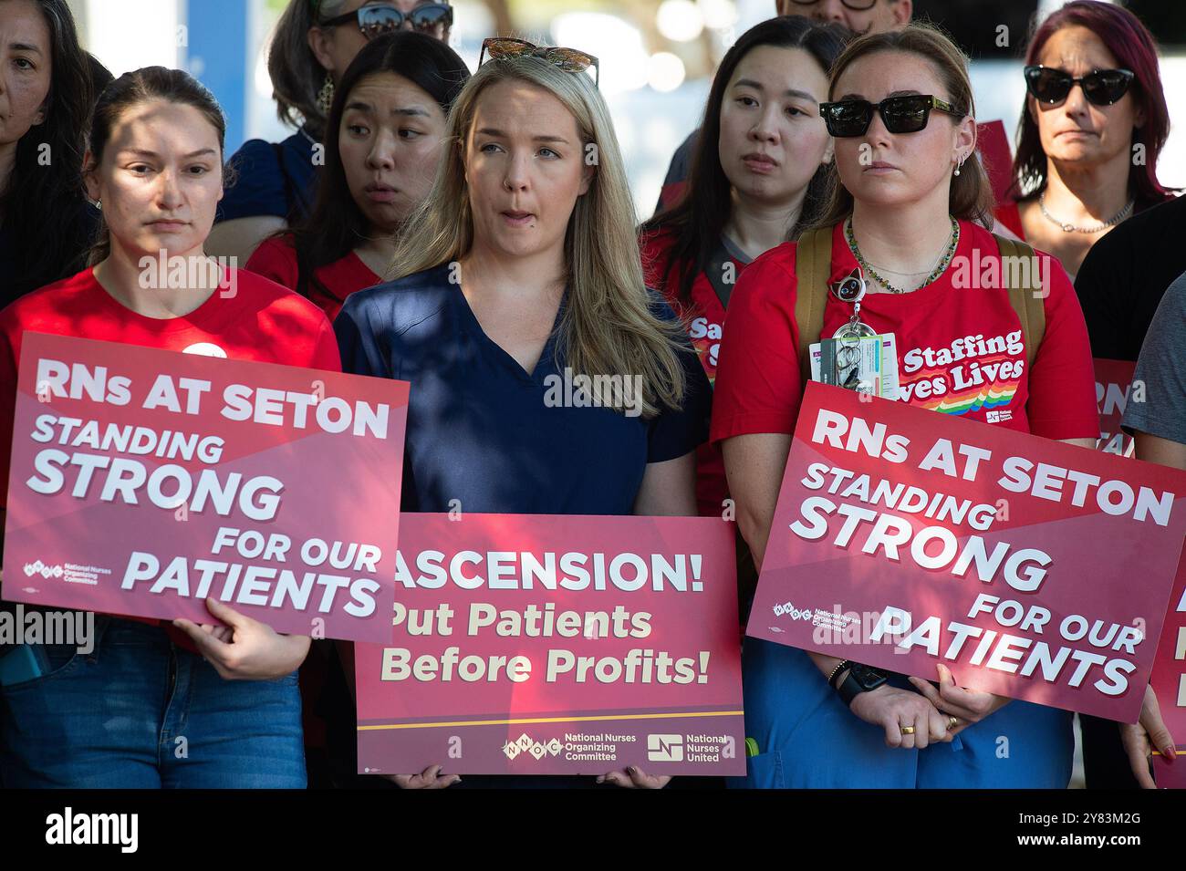 2 octobre 2024 : les infirmières autorisées du centre médical Ascension Seton mènent un rassemblement pour la sécurité des patients et dénoncent la pénurie chronique de personnel. Austin, Texas. Mario Cantu/CSM Banque D'Images