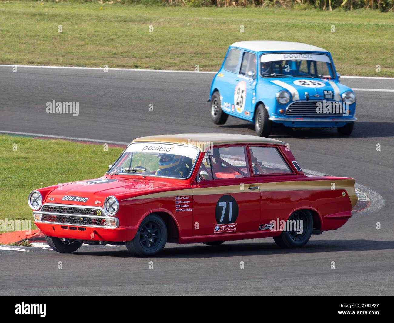 Ian Thompson dans sa Ford Lotus Cortina 1965 lors de la course Classic Touring car Racing Club 2023 à Snetterton, Norfolk, Royaume-Uni. Banque D'Images