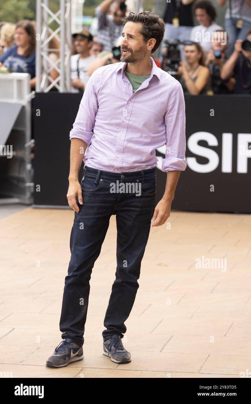 Juan Diego Botto arrive à l'hôtel Maria Cristina pour le 72ème Festival international du film de San Sebastian. Banque D'Images