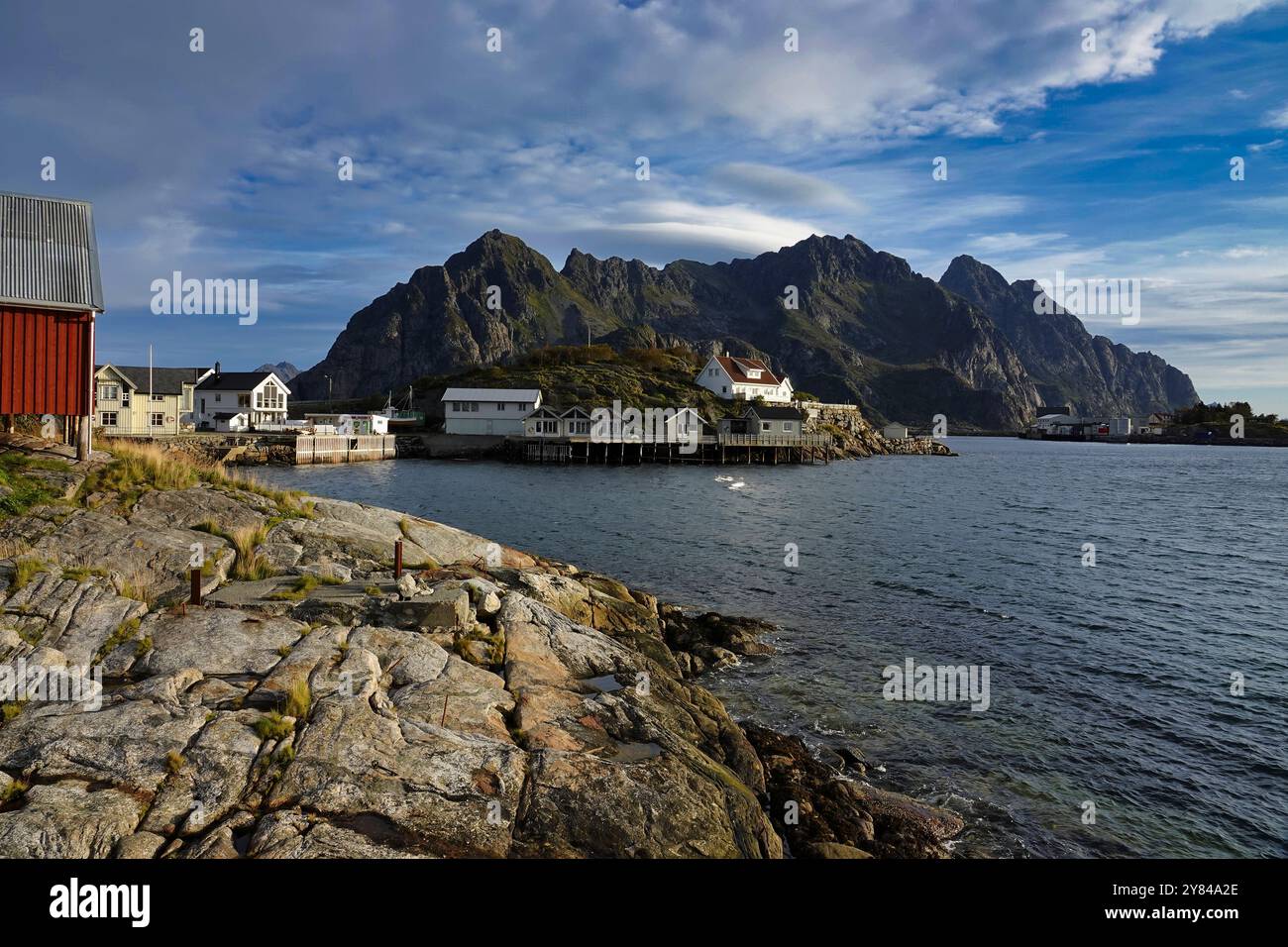 14 septembre 2024 Îles Lofoten, Norvège Port de Henningsvaer dans la municipalité de VŒgan, comté de Nordland, Îles Lofoten, Norvège Banque D'Images