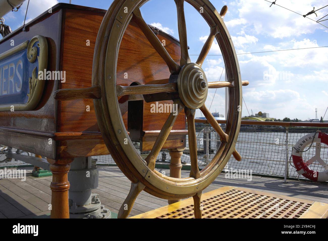 Le volant du navire historique Rickmer Rickmers, qui repose dans le port de Hambourg, en Allemagne, tourné en septembre 2015 Banque D'Images