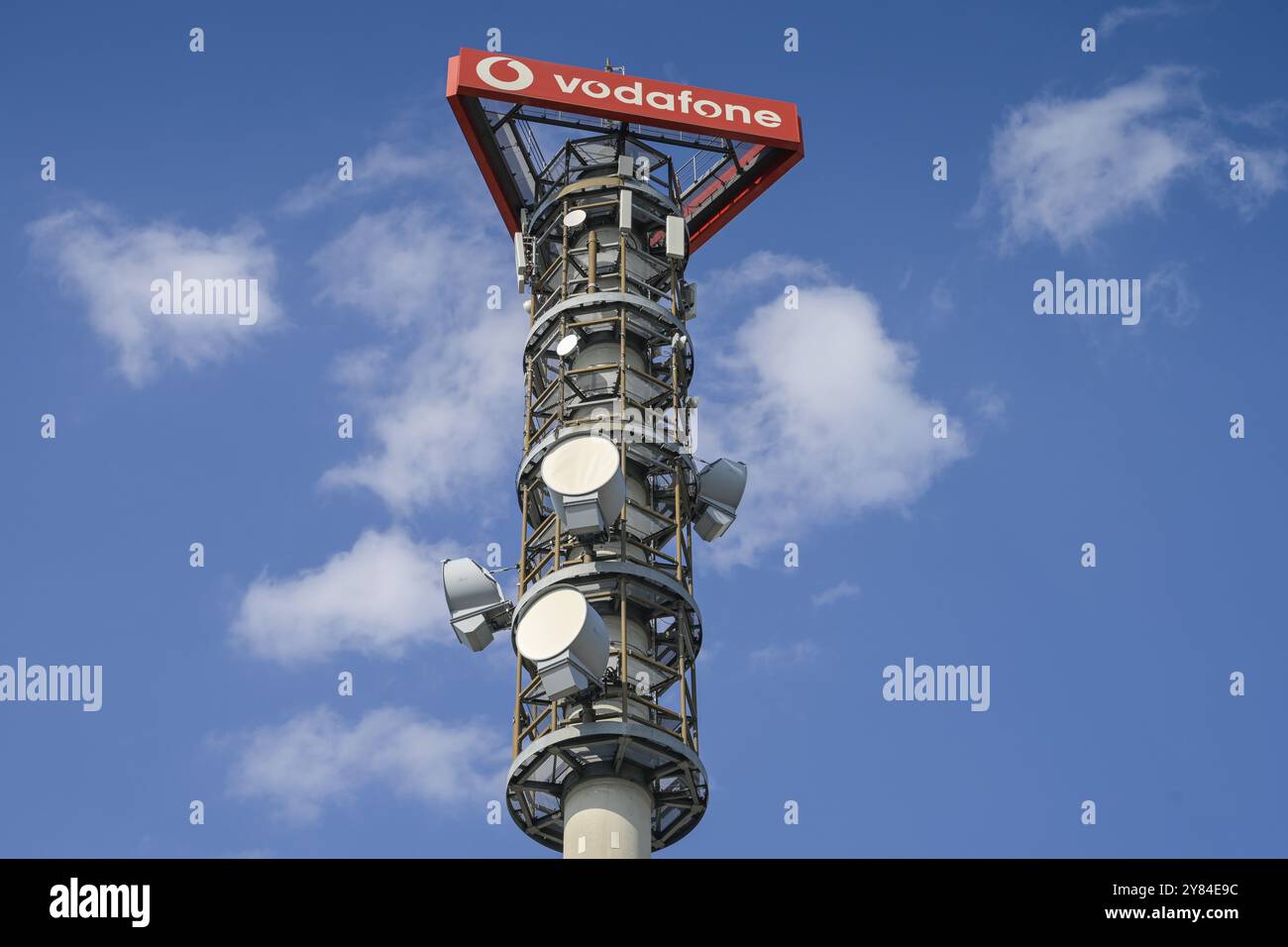 Vodafone, mât de téléphone portable, Attilastrasse, Tempelhof, Berlin, Allemagne, Europe Banque D'Images