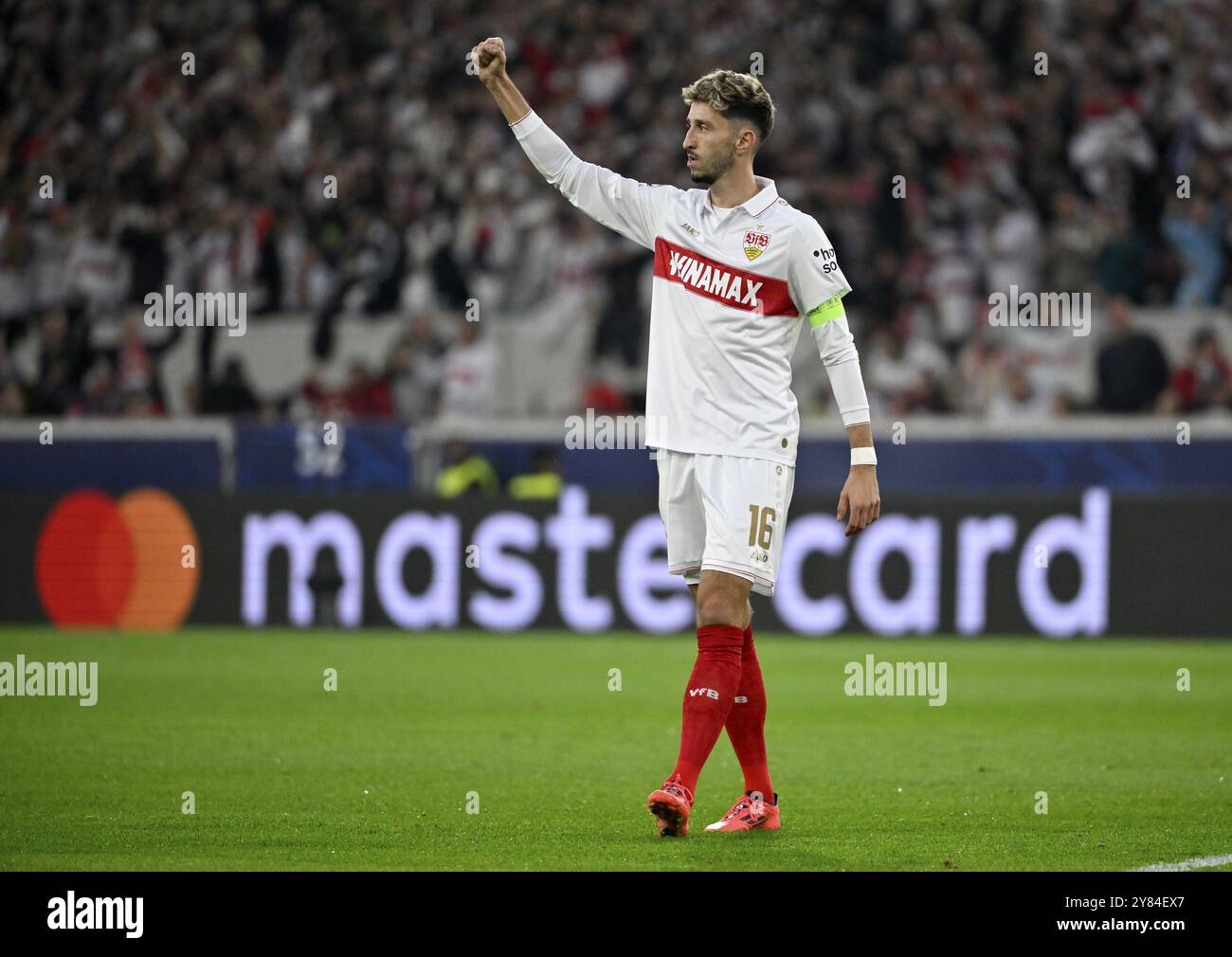 Célébration de but, Fist, Atakan Karazor VfB Stuttgart (16) Perimeter Advertising mastercard, logo, Ligue des champions, MHPArena, MHP Arena Stuttgart, mauvais Banque D'Images